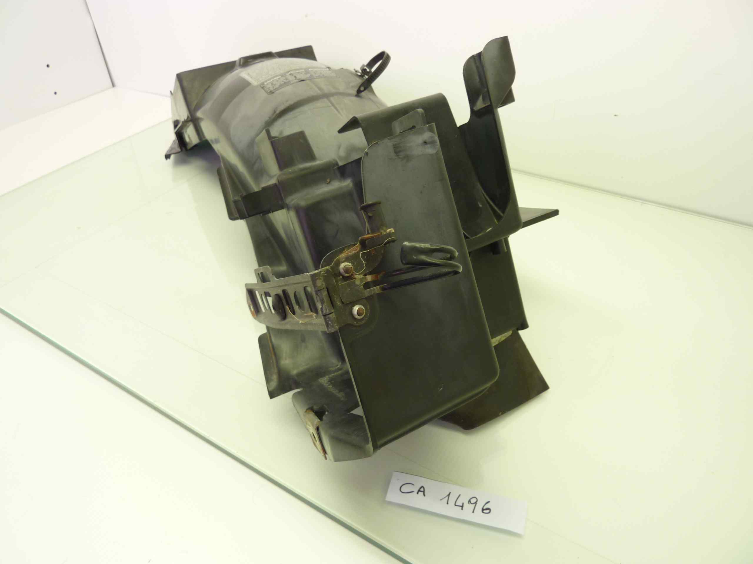 HONDA VFR 750 86-87 RC24 passaruota sottosella portabatteria - immagine 7
