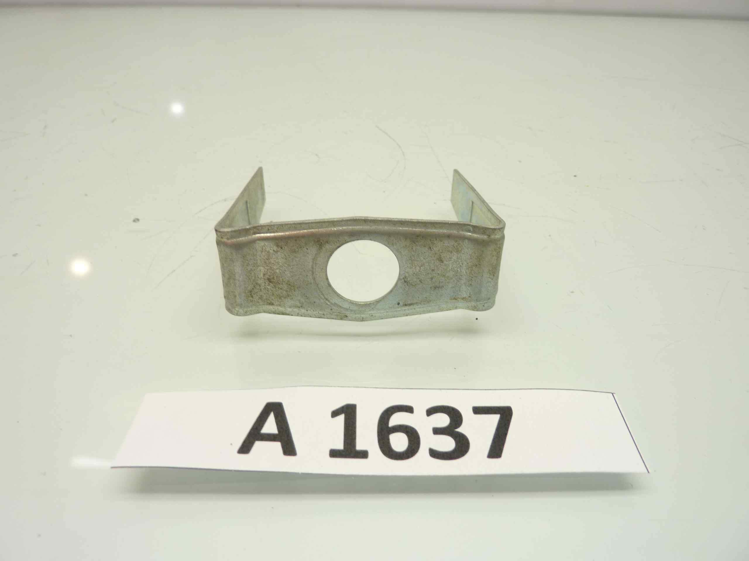 staffa porta strumentazione contachilometri moto ciclomotore epoca largh 65 mm - alt 61 mm - immagine 3