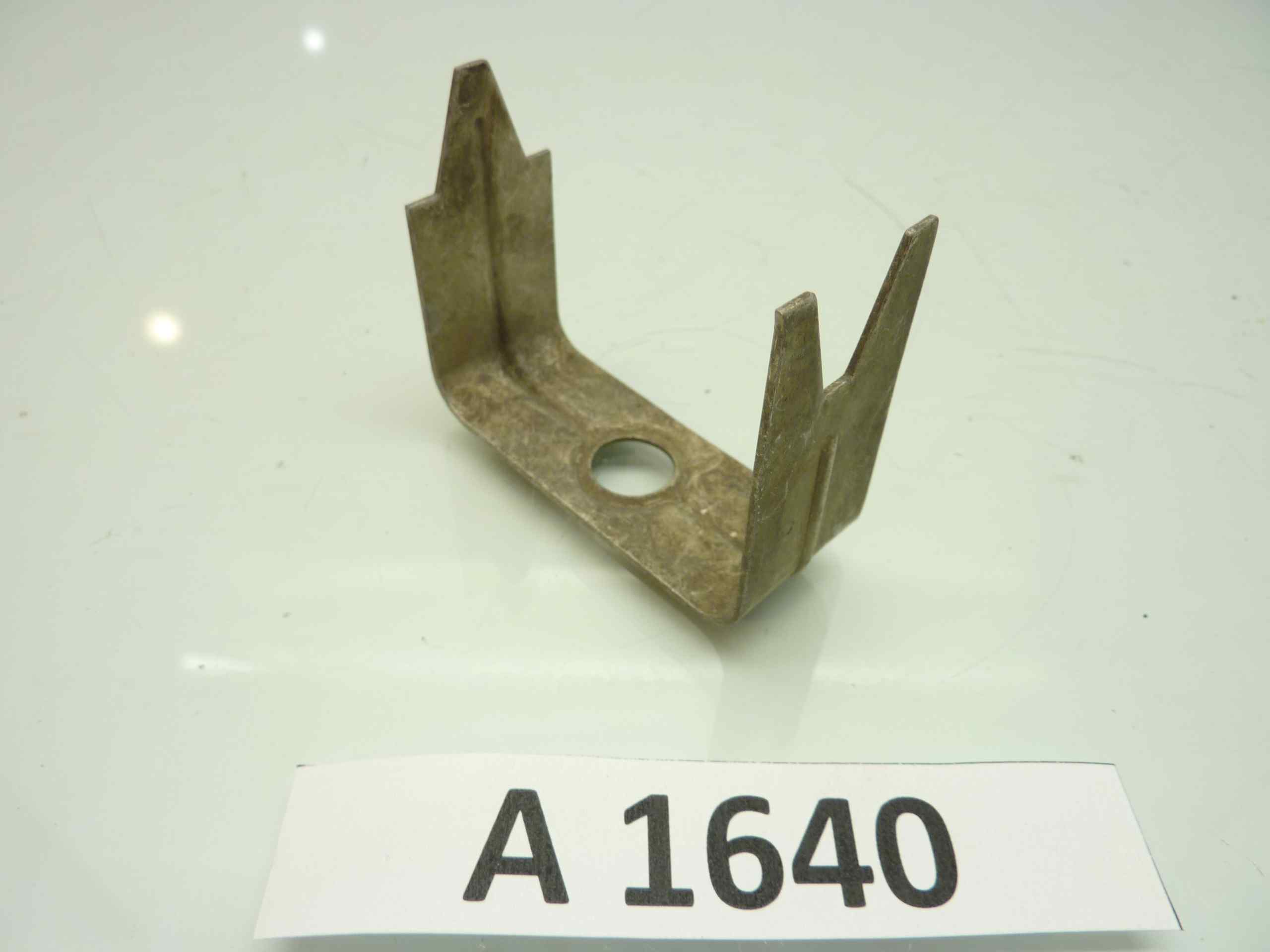 staffa porta strumentazione contachilometri moto ciclomotore epoca largh 64 mm - alt 52 mm - immagine 2