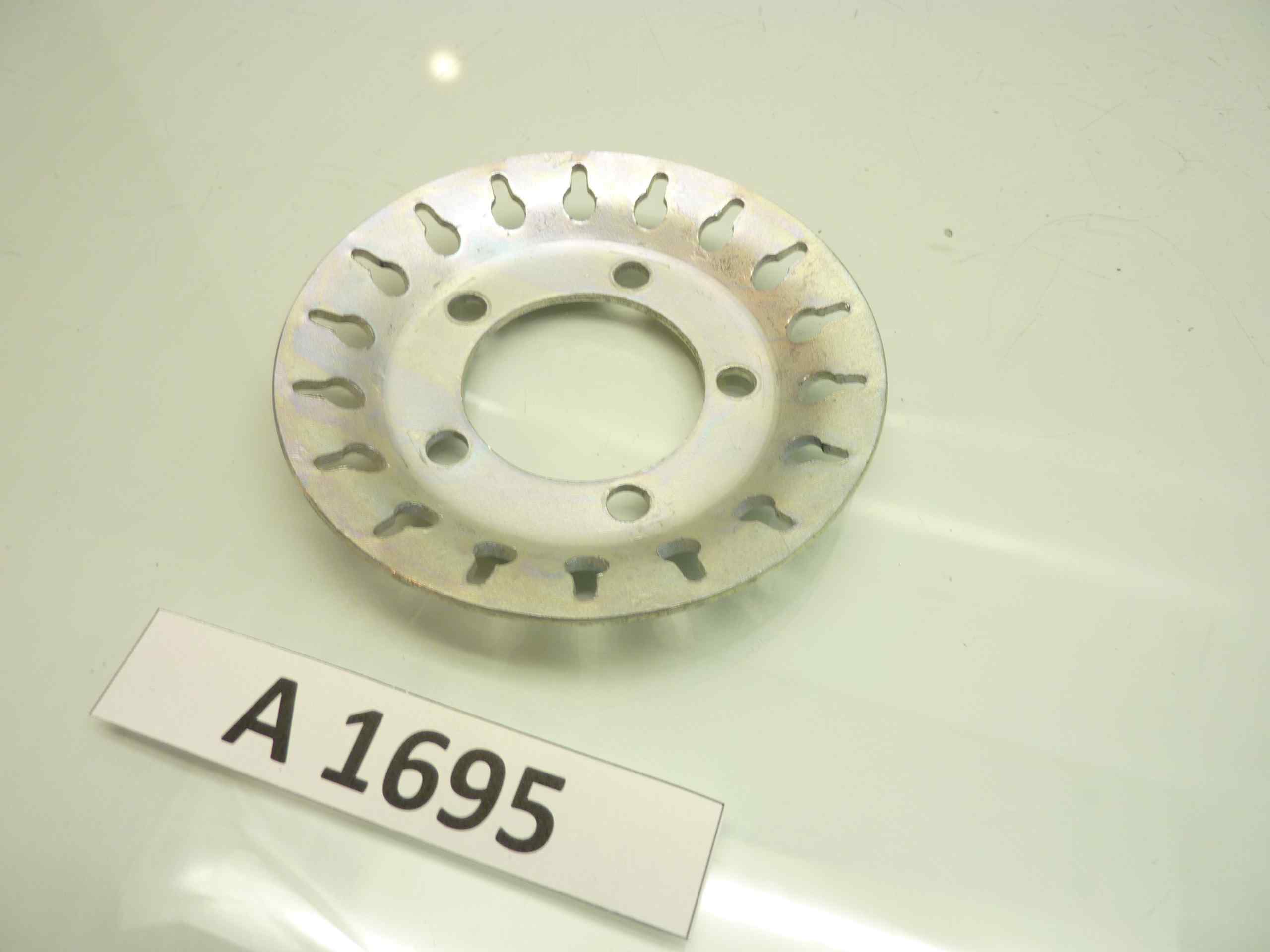 Distanziale flangia raggi moto ciclomotore epoca diam est 111 mm - diam int 46,3 mm - interasse fori lateralmente 34 mm - altezza totale 13,5 mm - immagine 3