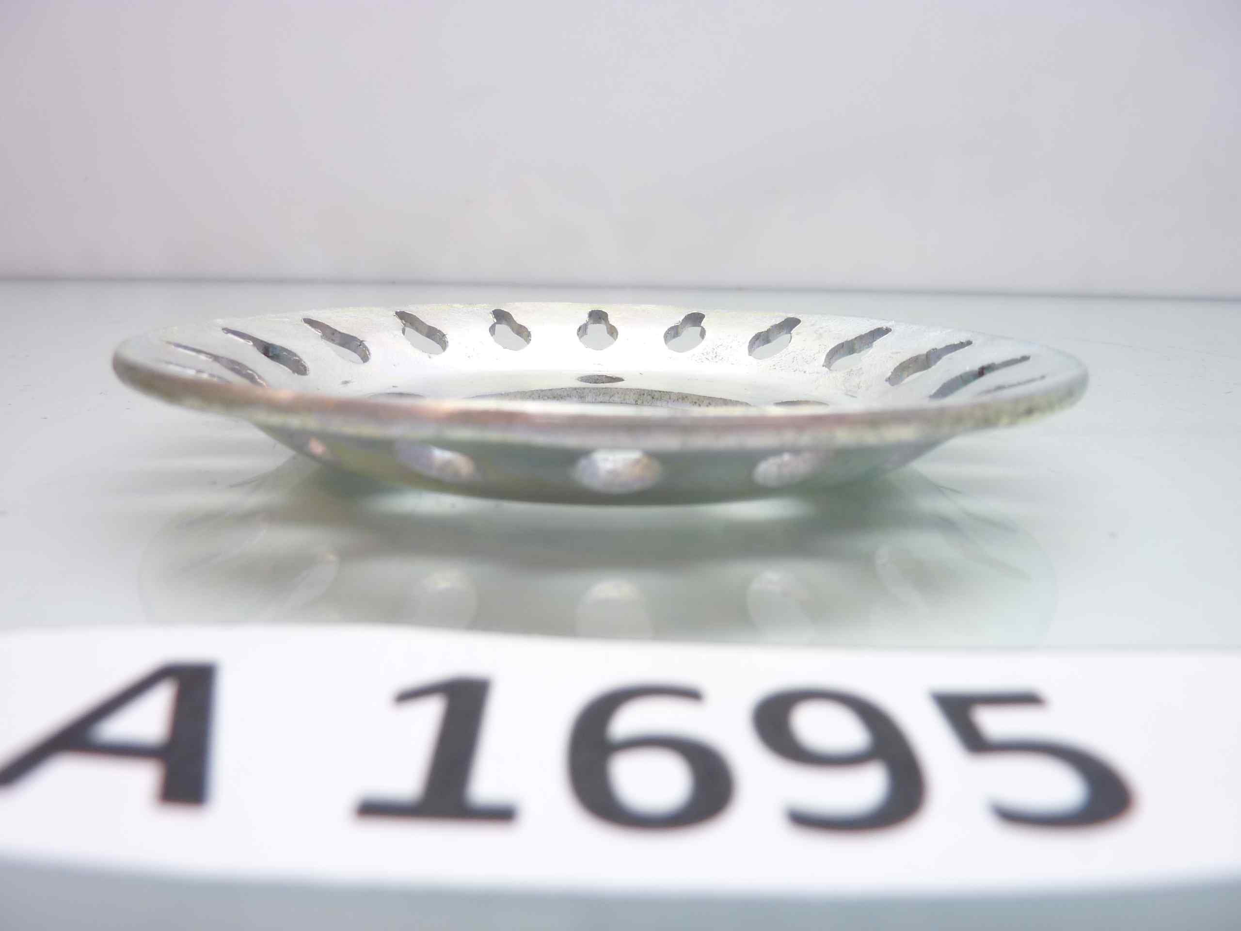 Distanziale flangia raggi moto ciclomotore epoca diam est 111 mm - diam int 46,3 mm - interasse fori lateralmente 34 mm - altezza totale 13,5 mm - immagine 4