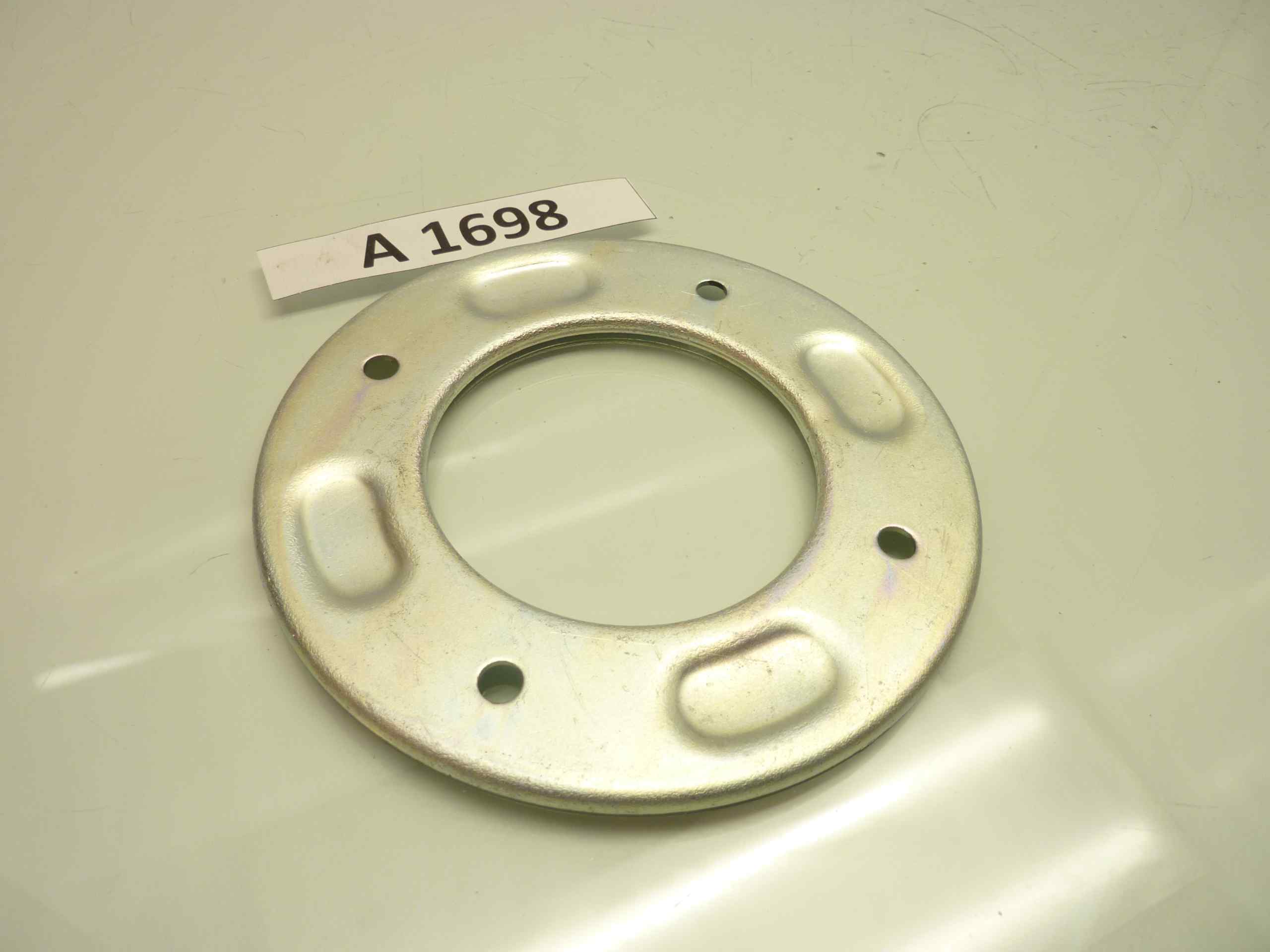 Distanziale flangia mozzo freno moto ciclomotore epoca diam est 142 mm - diam int 78 mm - interasse fori lateralmente 111 e 80 mm - altezza totale 4 mm - immagine 2