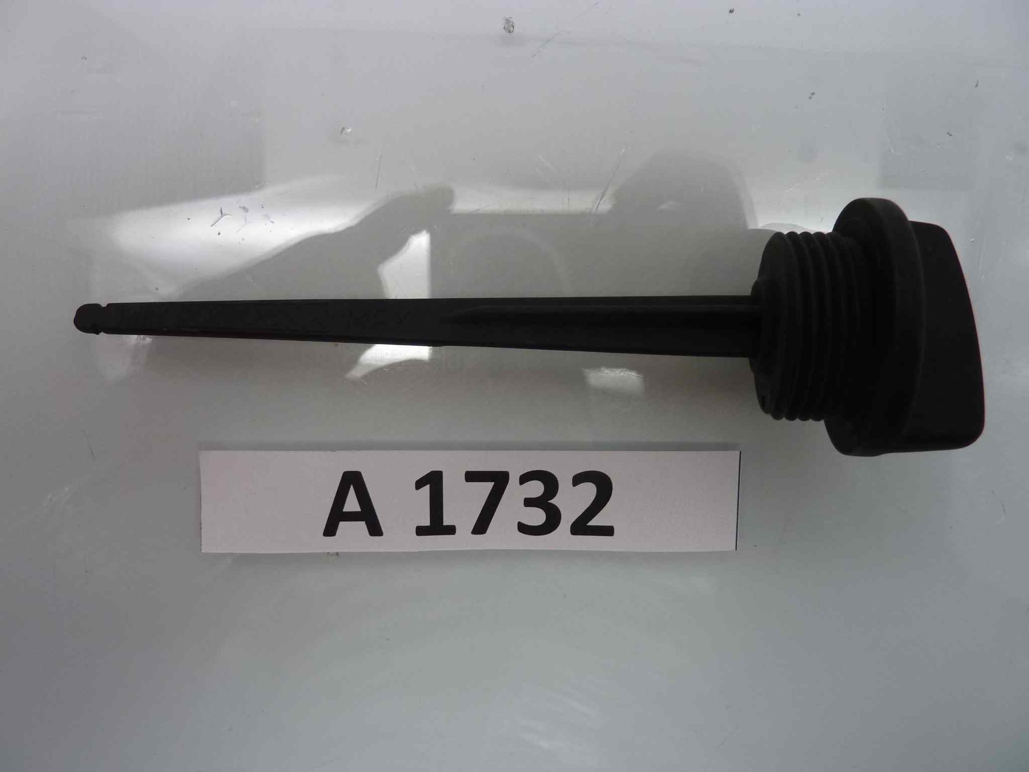 BMW vari modelli tappo livello olio lungh tot 145 mm, diam filetto 29 mm