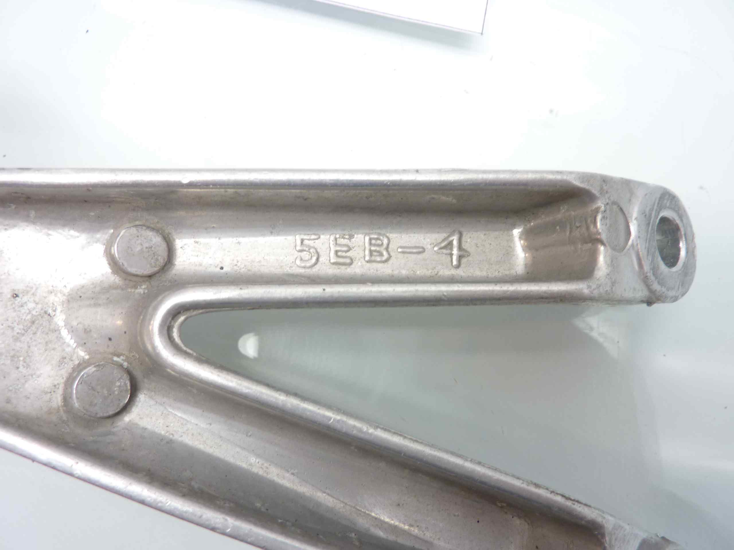 Yamaha YZF R6 00-03 staffa pedana poggiapiedi posteriore sinistra 5EB4 - immagine 4