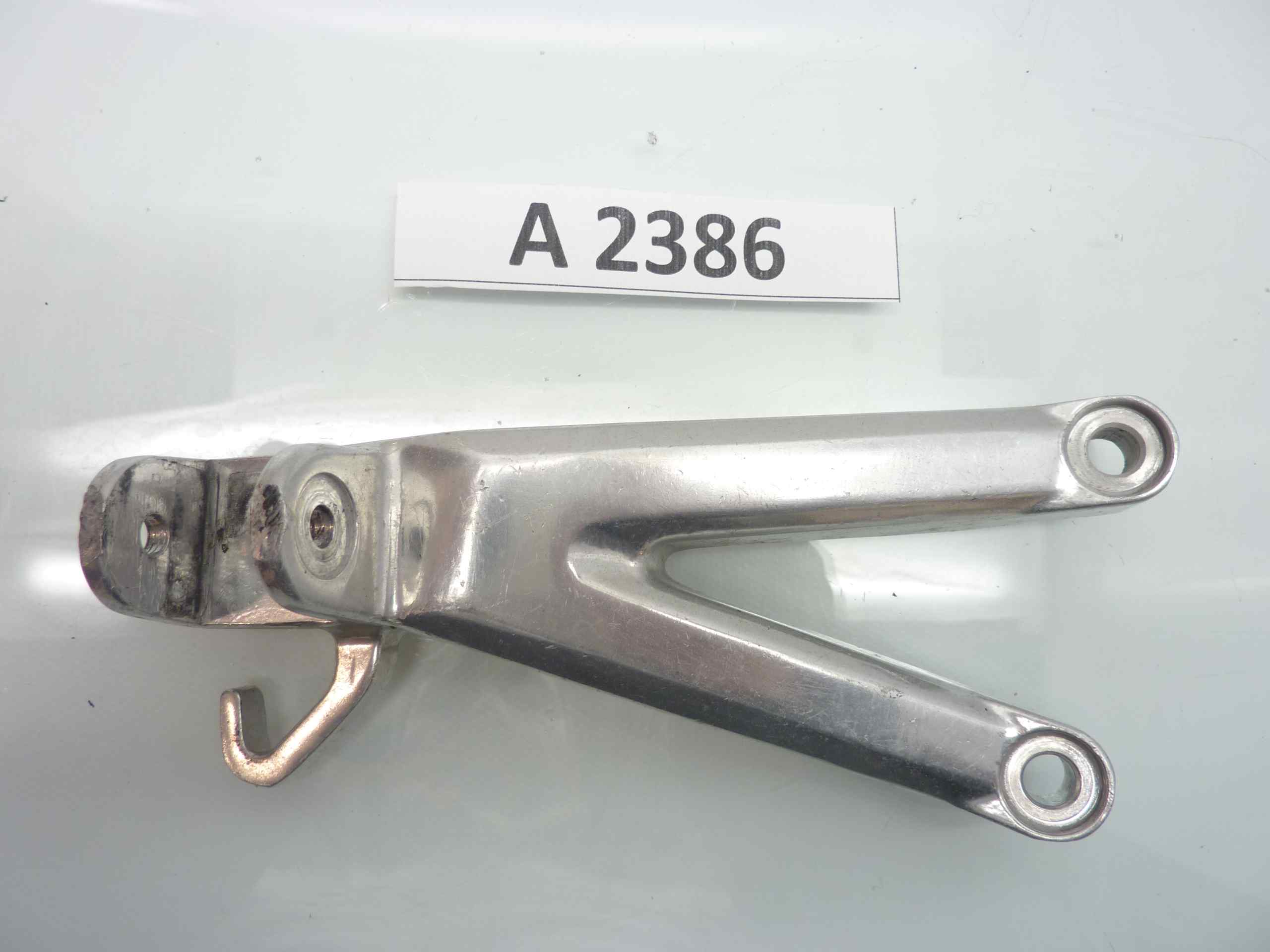 Yamaha YZF R6 00-03 staffa pedana poggiapiedi posteriore sx 5EB4