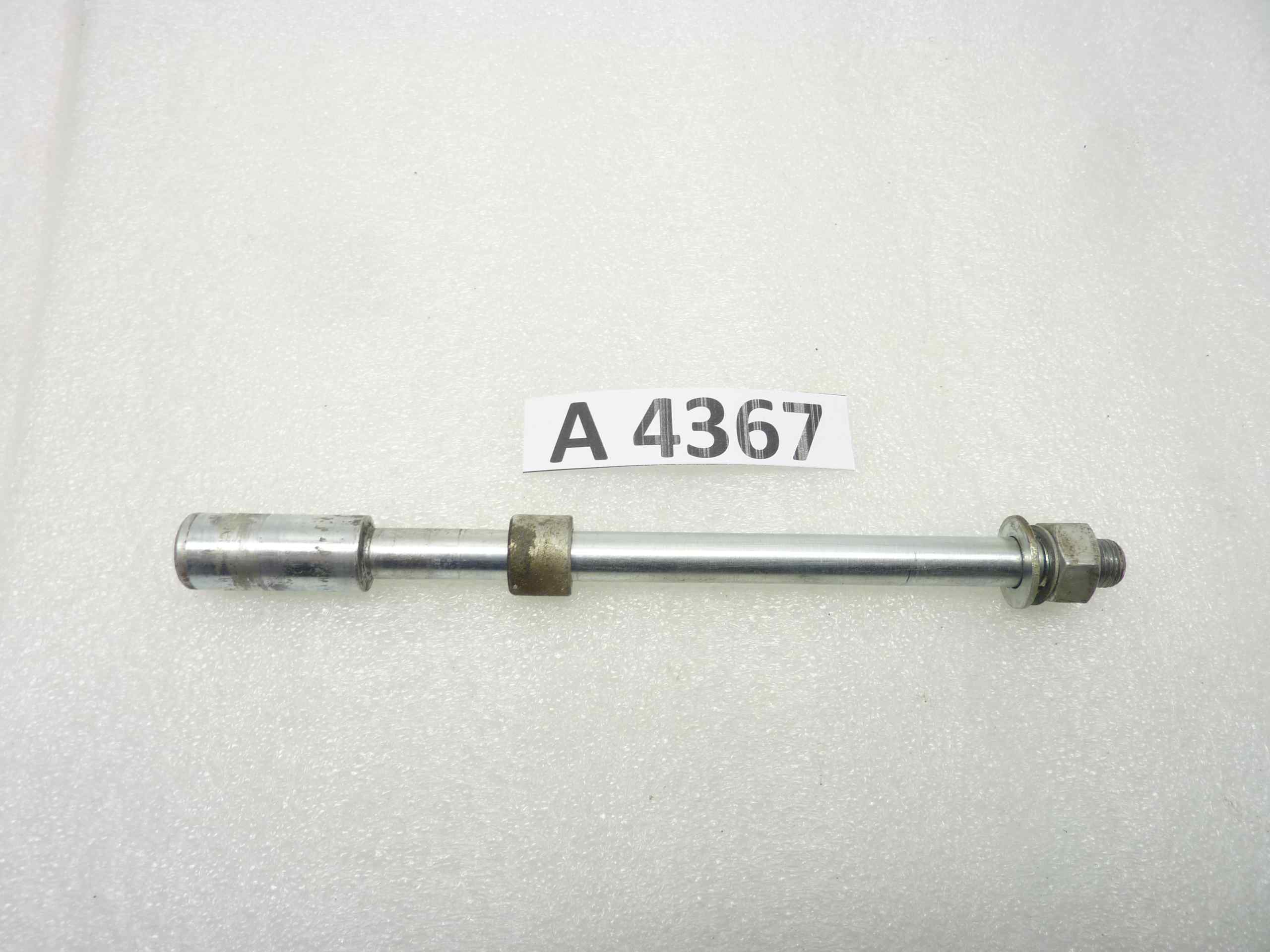 Aprilia Red Rose 50 America 90 perno ruota anteriore AP8225217