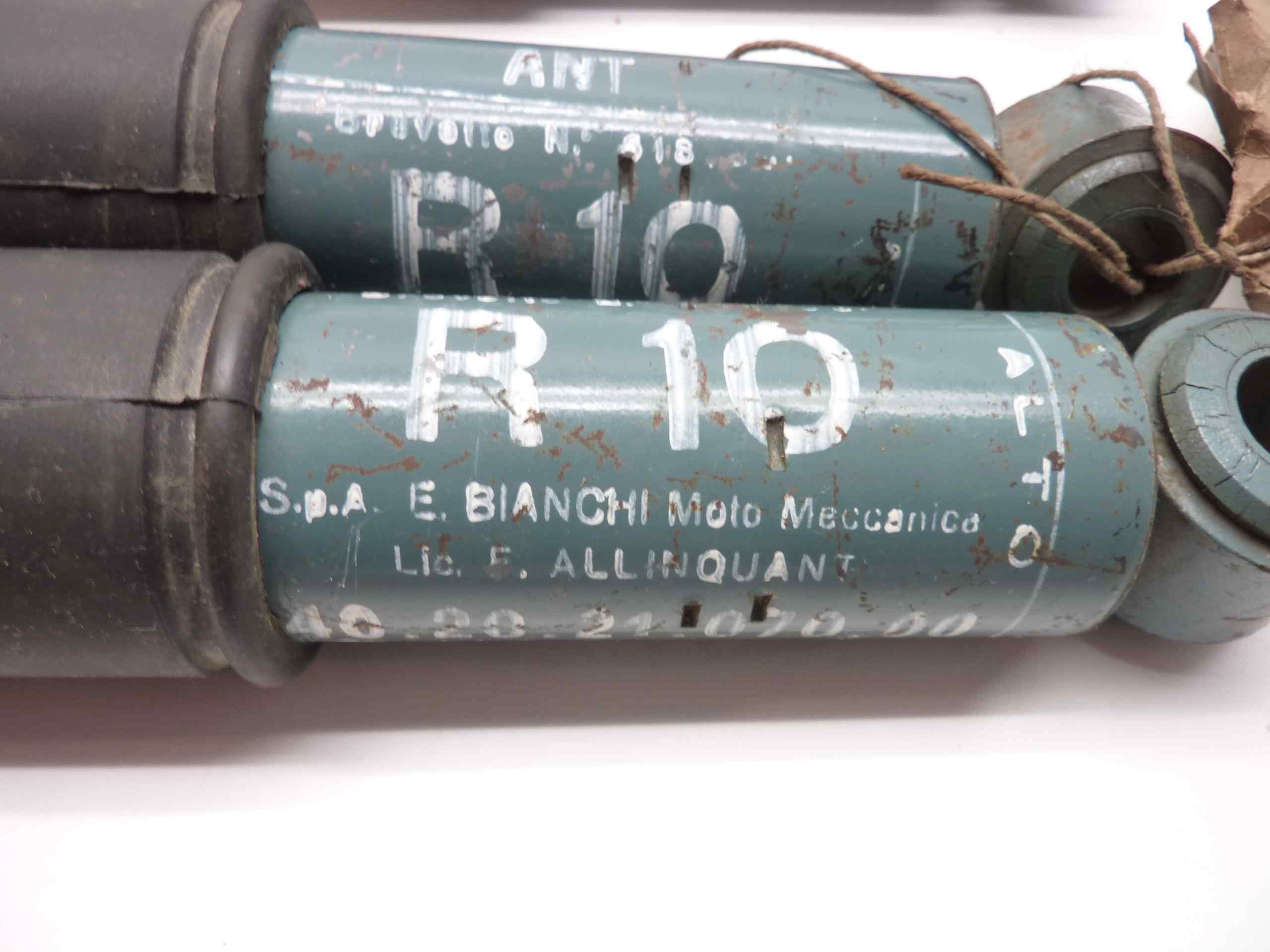 Ammortizzatori anteriori e posteriori auto epoca Bianchi R10 cod 140202107000 140202507000 interarsse ant 28 mm e post 38,4 cod 2540 nuove fondo di magazzino - immagine 2