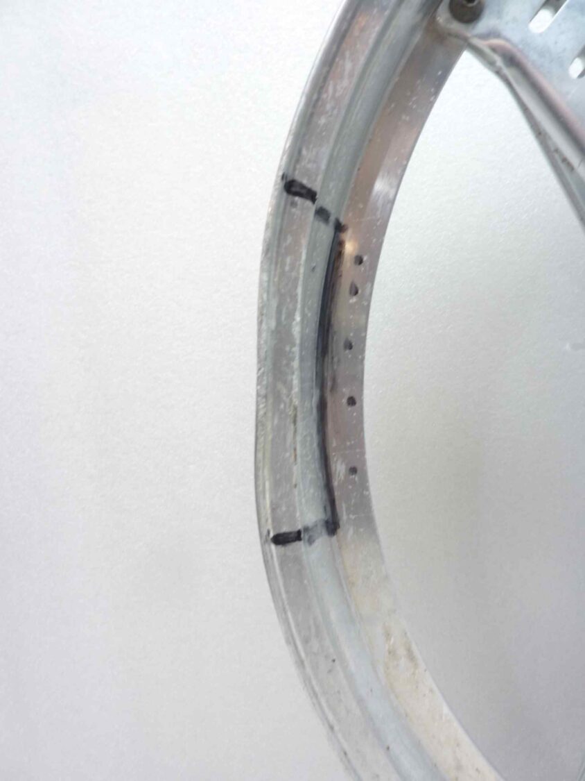 Fantic Raider 250 cerchio ruota anteriore da riparare AKRONT 21X1,6 - immagine 6
