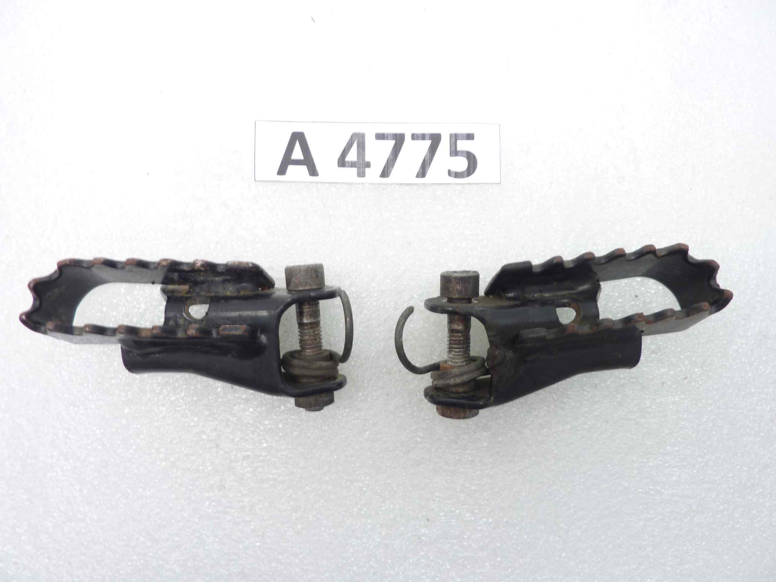 Fantic Raider 250 coppia pedalini poggiapiedi anteriori