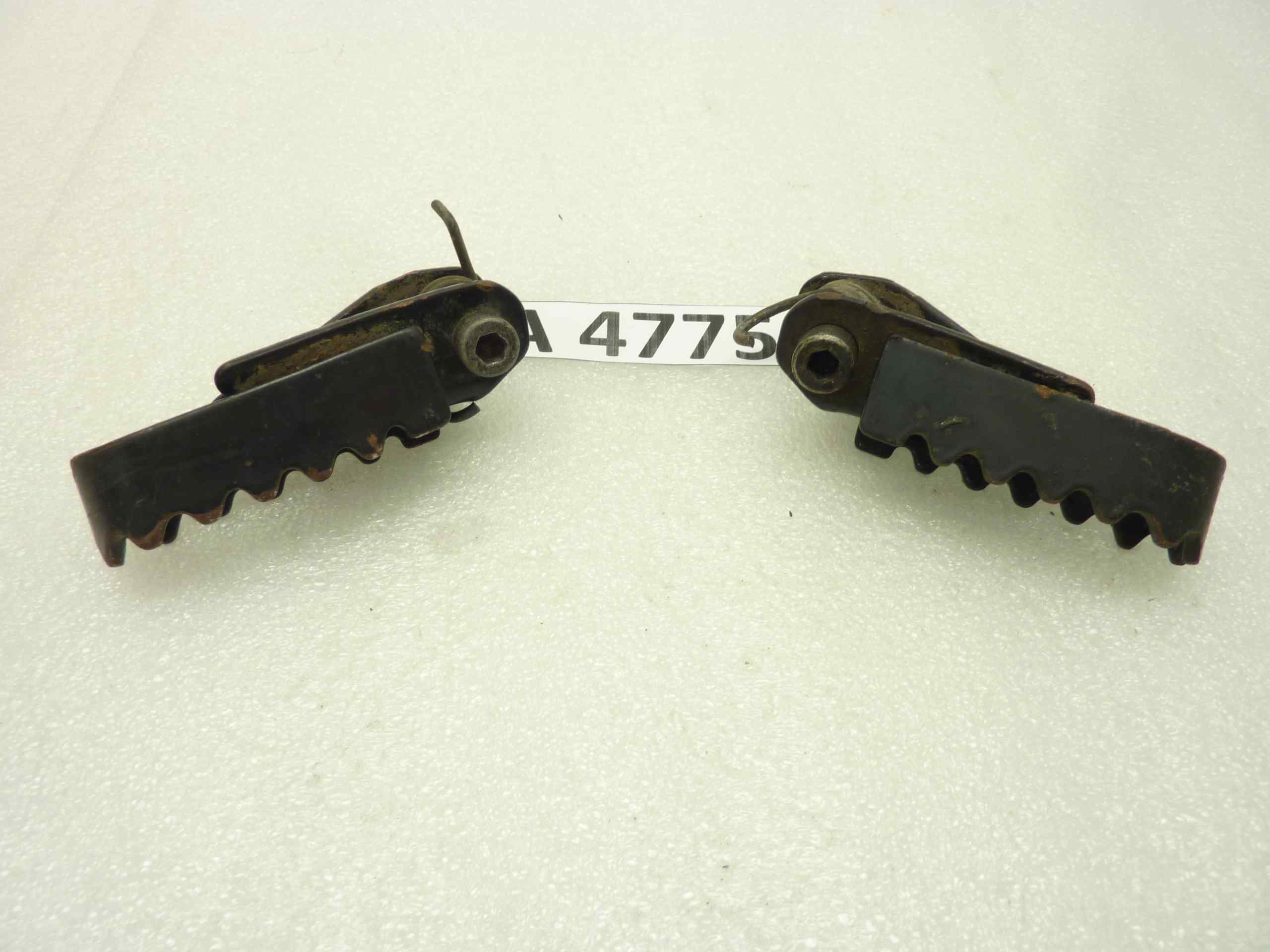 Fantic Raider 250 coppia pedalini poggiapiedi anteriori - immagine 5