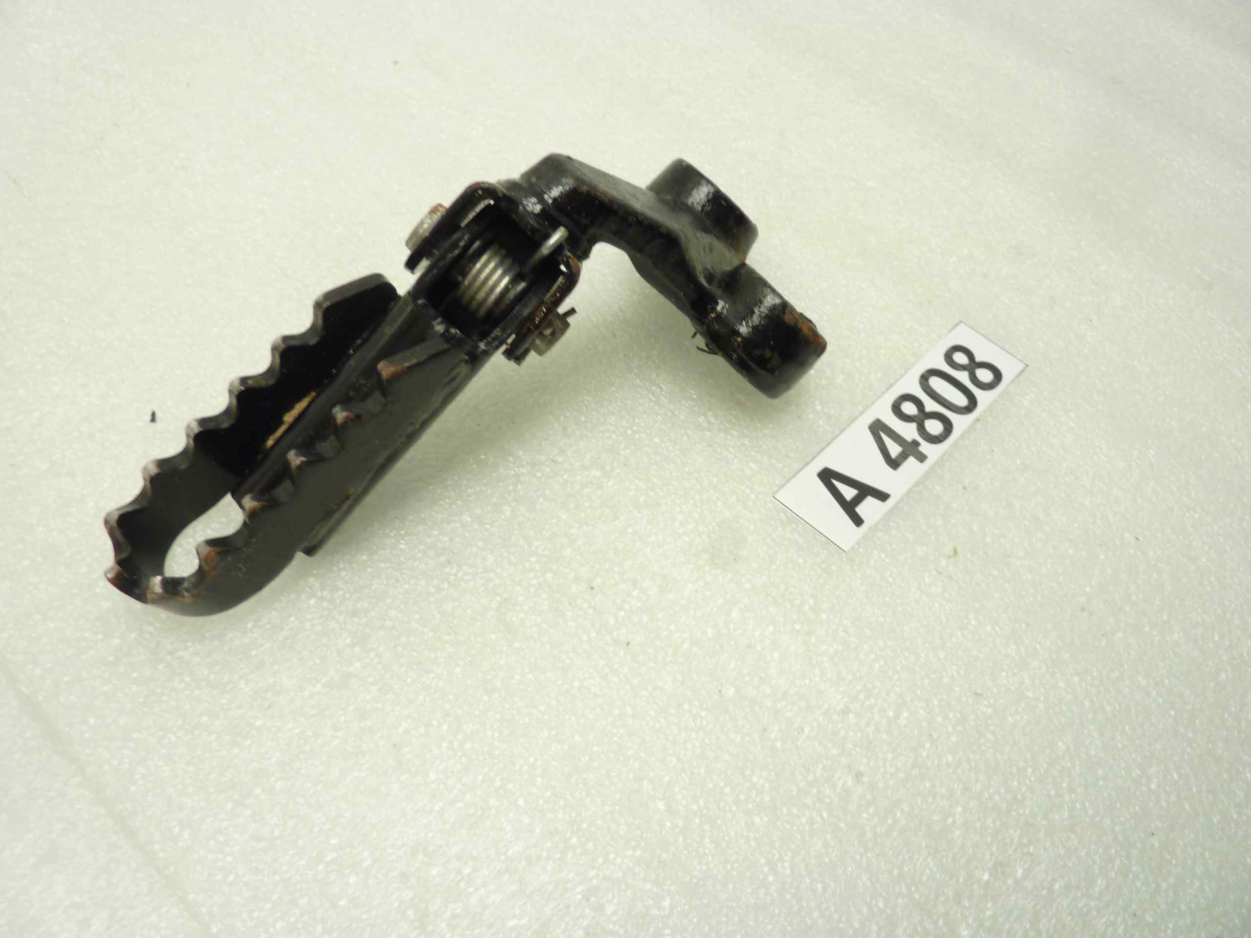 Suzuki DR 650 RS 90 pedalino poggiapiedi anteriore sinistro - immagine 2