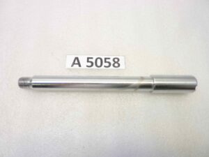 Guzzi perno ruota anteriore cromato lungh 230 mm, diam filetto 15,9 mm, diam centrale 20 mm, diam finale 25 mm nuovo fondo di magazzino