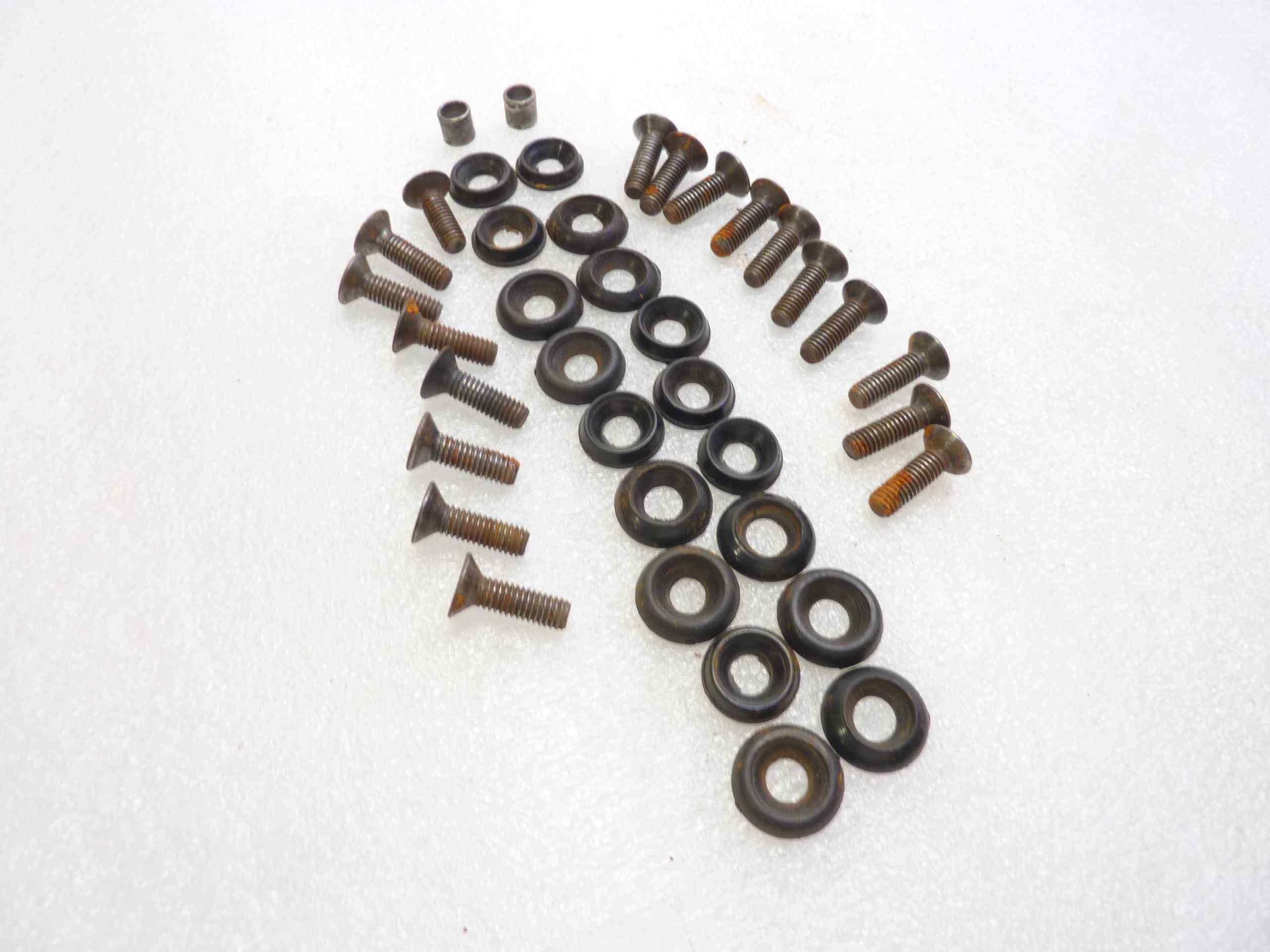 Kit carene Guzzi telaio Tonti artigianali 750 850 1000 V7 Sport Le mans SP T3 e compatibili con telaio Tonti, il kit comprende un codone monoposto, codone biposto con unghie monoposto, parafango anteriore, carena centrale superiore copri serbatoio, carene laterali-inferiori con telaio e clacson, cupolino anteriore con fari Carello, no chiavi per serrature. ritiro a mano presso la Ns sede a Vigevano (PV) - immagine 9