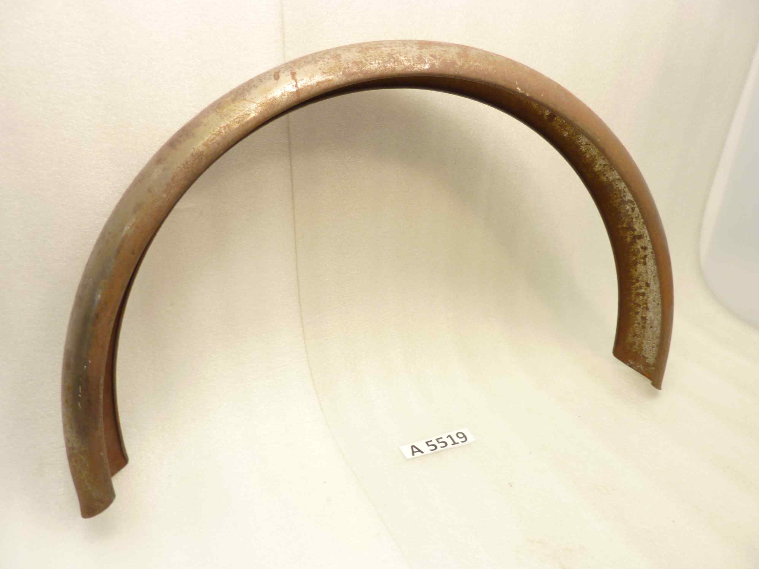 Parafango moto epoca da corsa anteriore NUOVO lunghezza 70 cm - larghezza interna 7,7 cm - atezza totale 41,5 cm