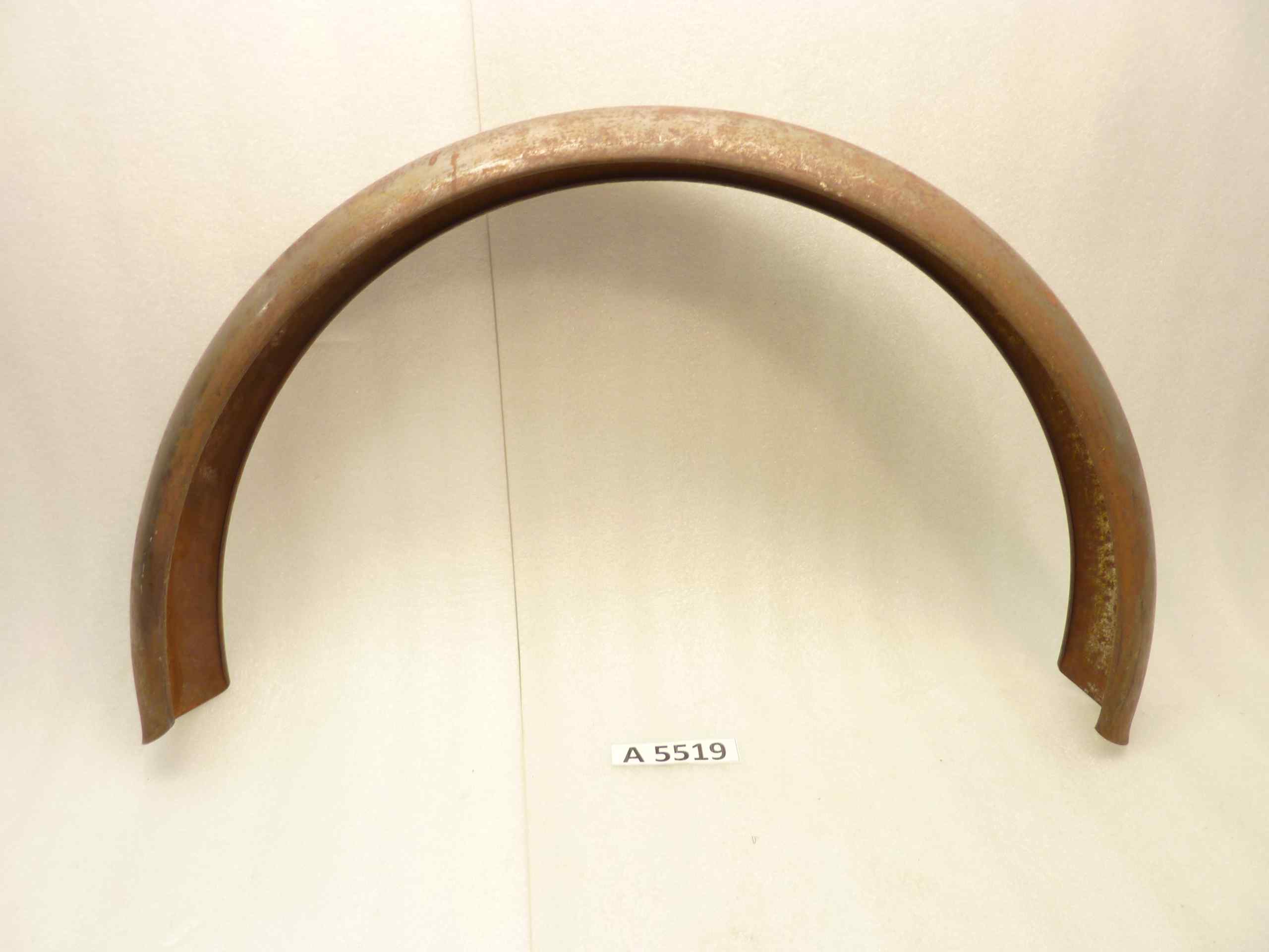 Parafango moto epoca da corsa anteriore NUOVO lunghezza 70 cm - larghezza interna 7,7 cm - atezza totale 41,5 cm - immagine 2