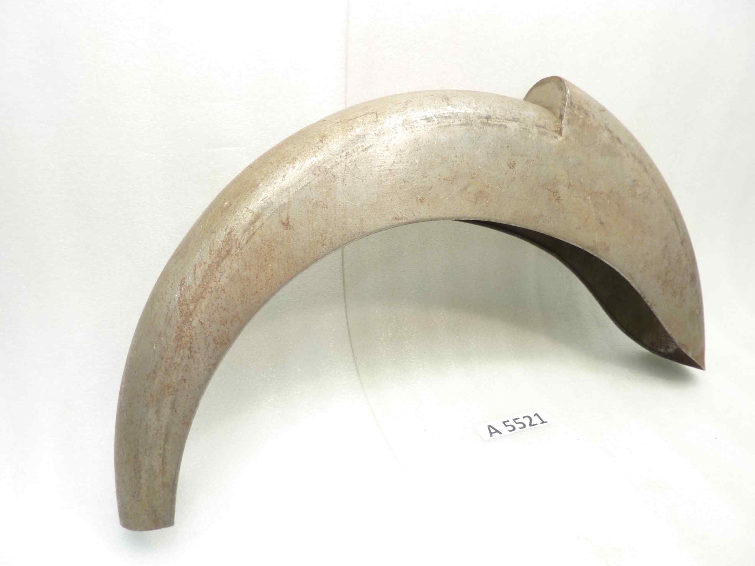 Parafango moto epoca da corsa posteriore NUOVO lunghezza 65 cm - larghezza interna 9,2 cm - atezza totale 36 cm - immagine 2