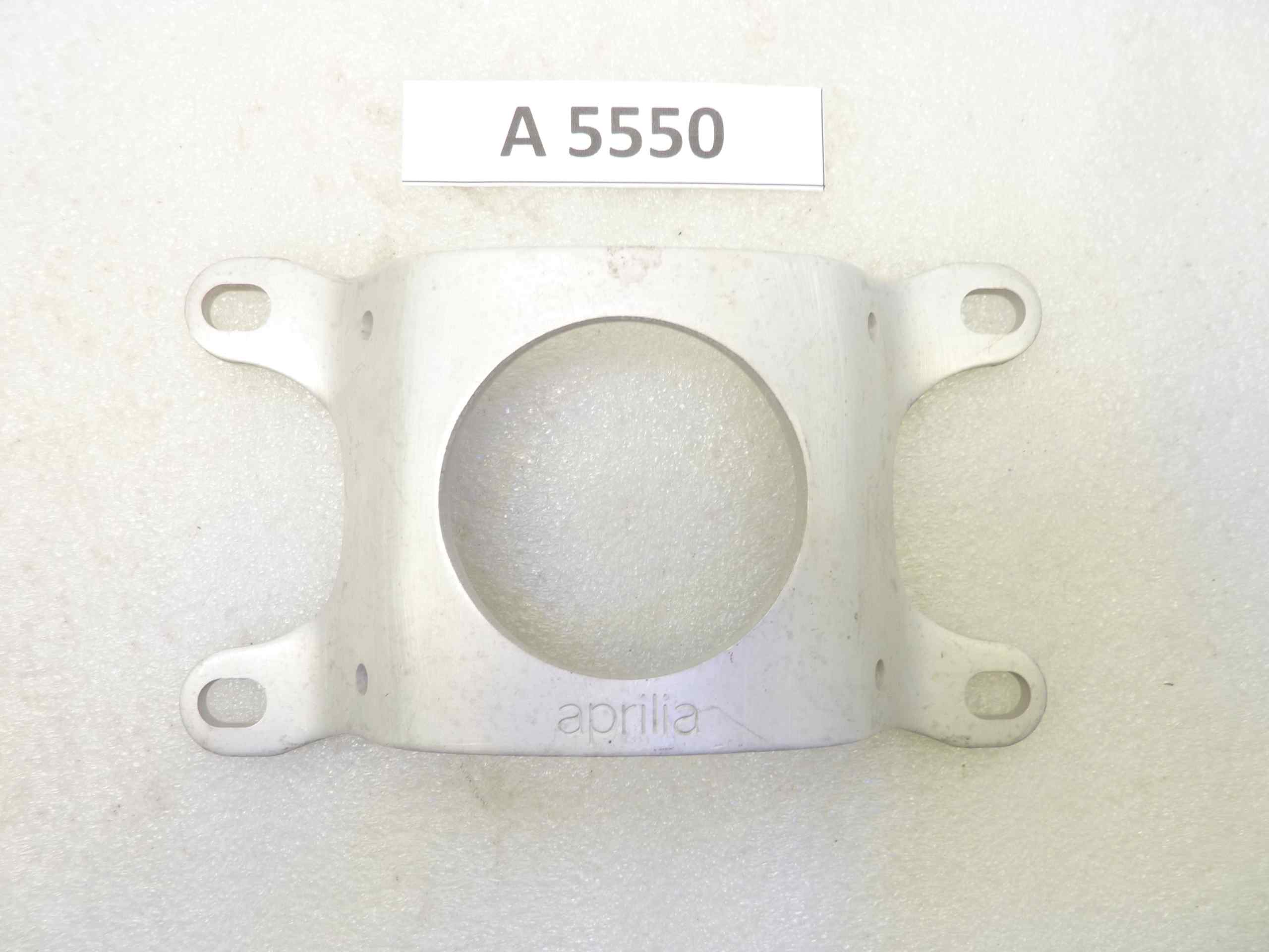 Staffa piastra supporto parafango Aprilia