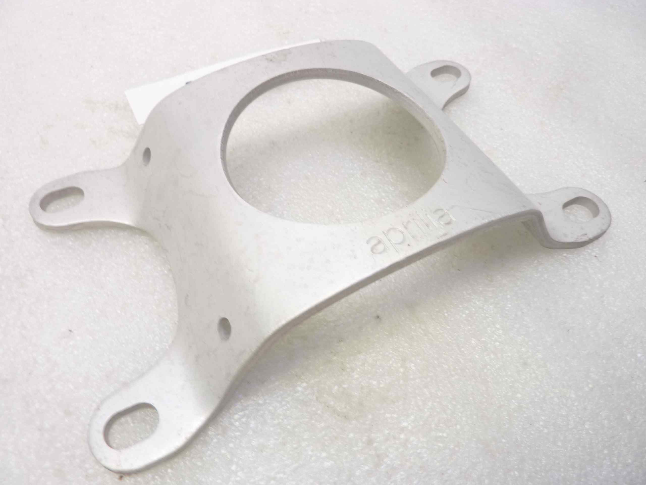 Staffa piastra supporto parafango Aprilia - immagine 2