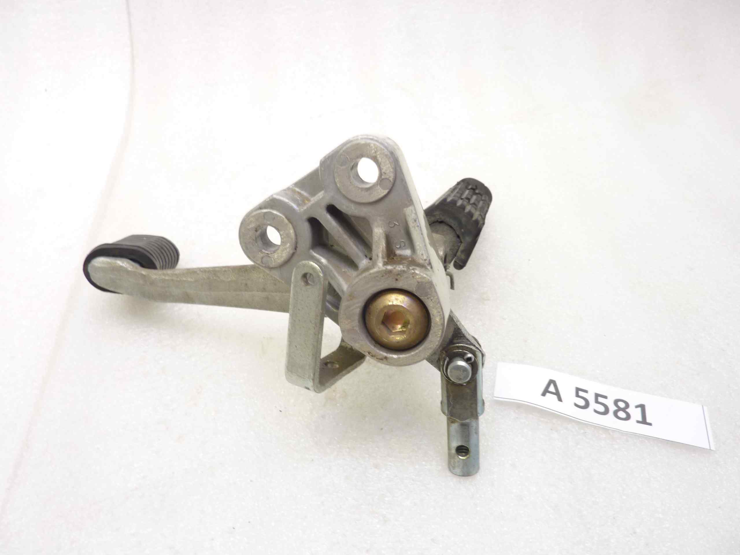 Staffa pedalino poggiapiedi Yamaha FZ 600 86 46X00 anteriore destra leva freno storta - immagine 4