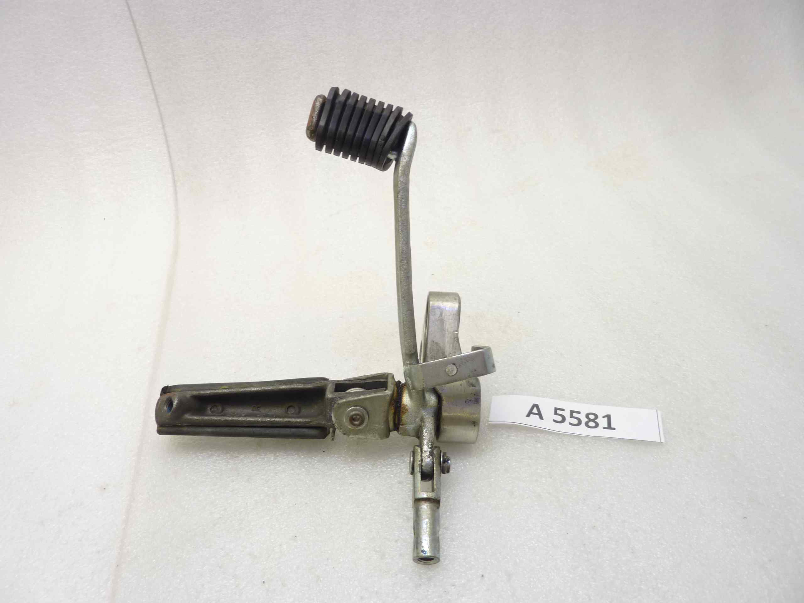Staffa pedalino poggiapiedi Yamaha FZ 600 86 46X00 anteriore destra leva freno storta - immagine 6