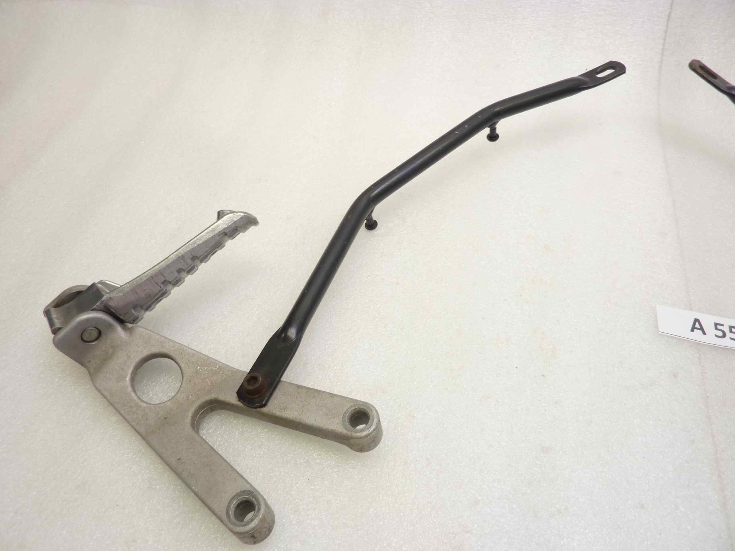 Staffe pedalini poggiapiedi Yamaha TZR 250 2MA 87 posteriori con staffe 1KT2164F00 1KT2164G00 1KT2742L00 1KT2741L00 - immagine 2