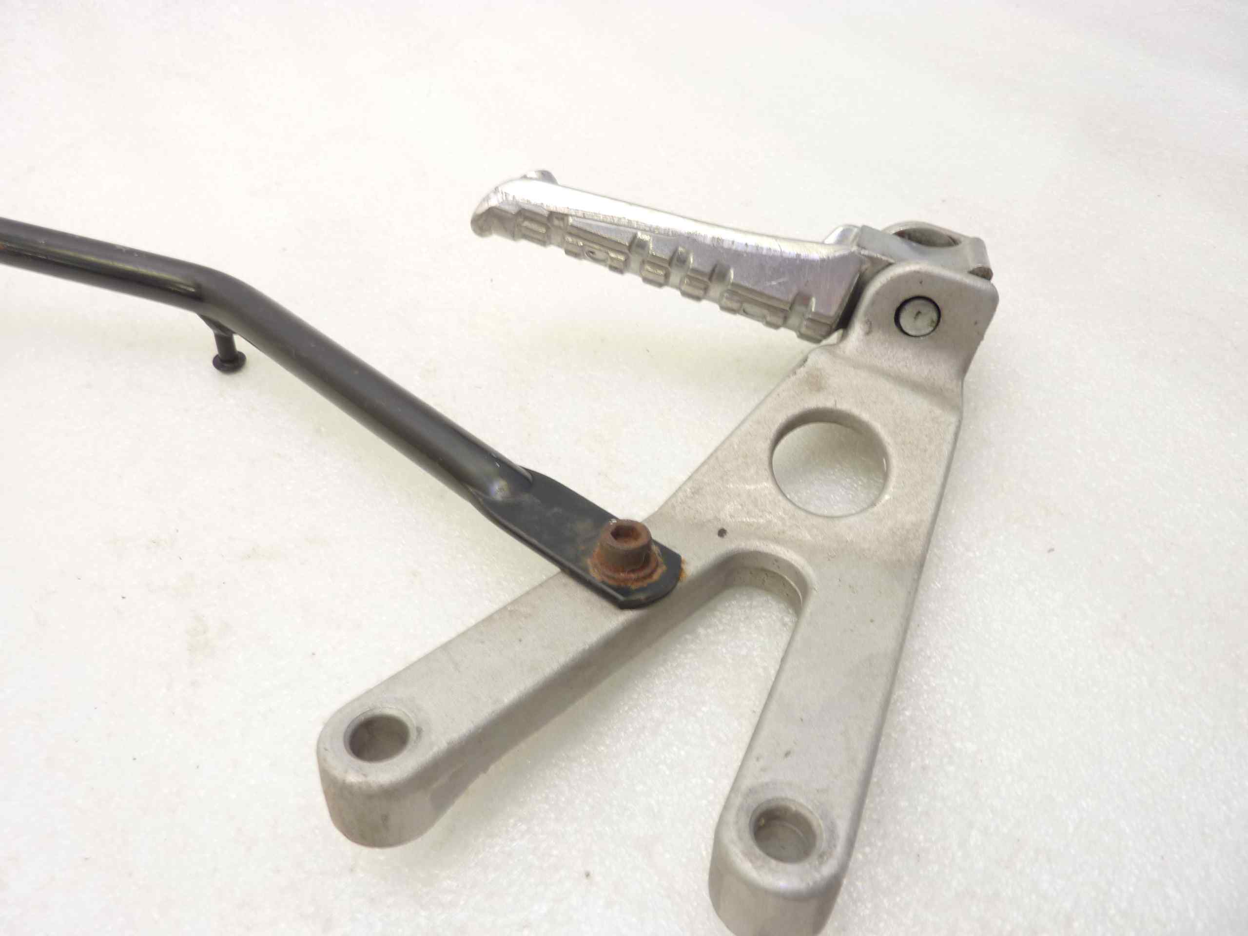 Staffe pedalini poggiapiedi Yamaha TZR 250 2MA 87 posteriori con staffe 1KT2164F00 1KT2164G00 1KT2742L00 1KT2741L00 - immagine 5