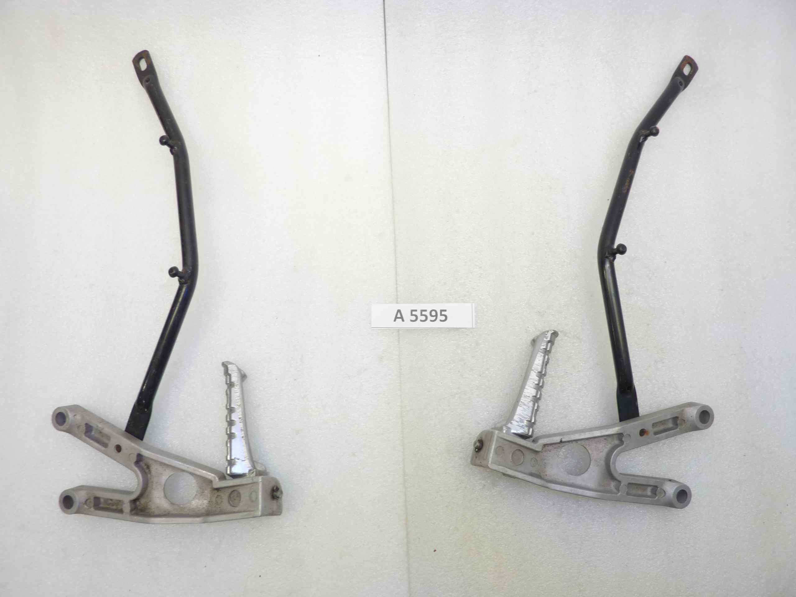 Staffe pedalini poggiapiedi Yamaha TZR 250 2MA 87 posteriori con staffe 1KT2164F00 1KT2164G00 1KT2742L00 1KT2741L00 - immagine 7
