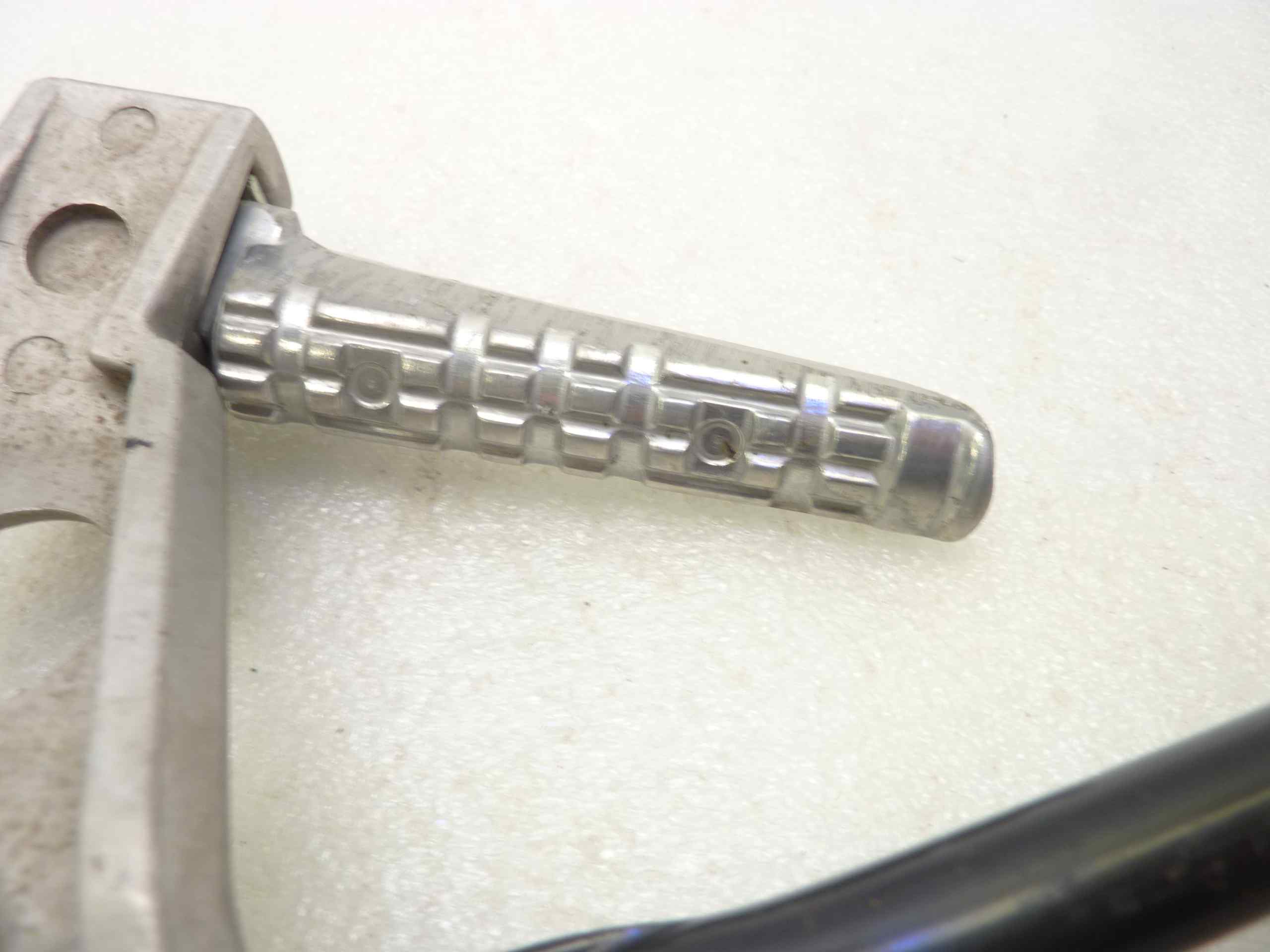 Staffe pedalini poggiapiedi Yamaha TZR 250 2MA 87 posteriori con staffe 1KT2164F00 1KT2164G00 1KT2742L00 1KT2741L00 - immagine 11