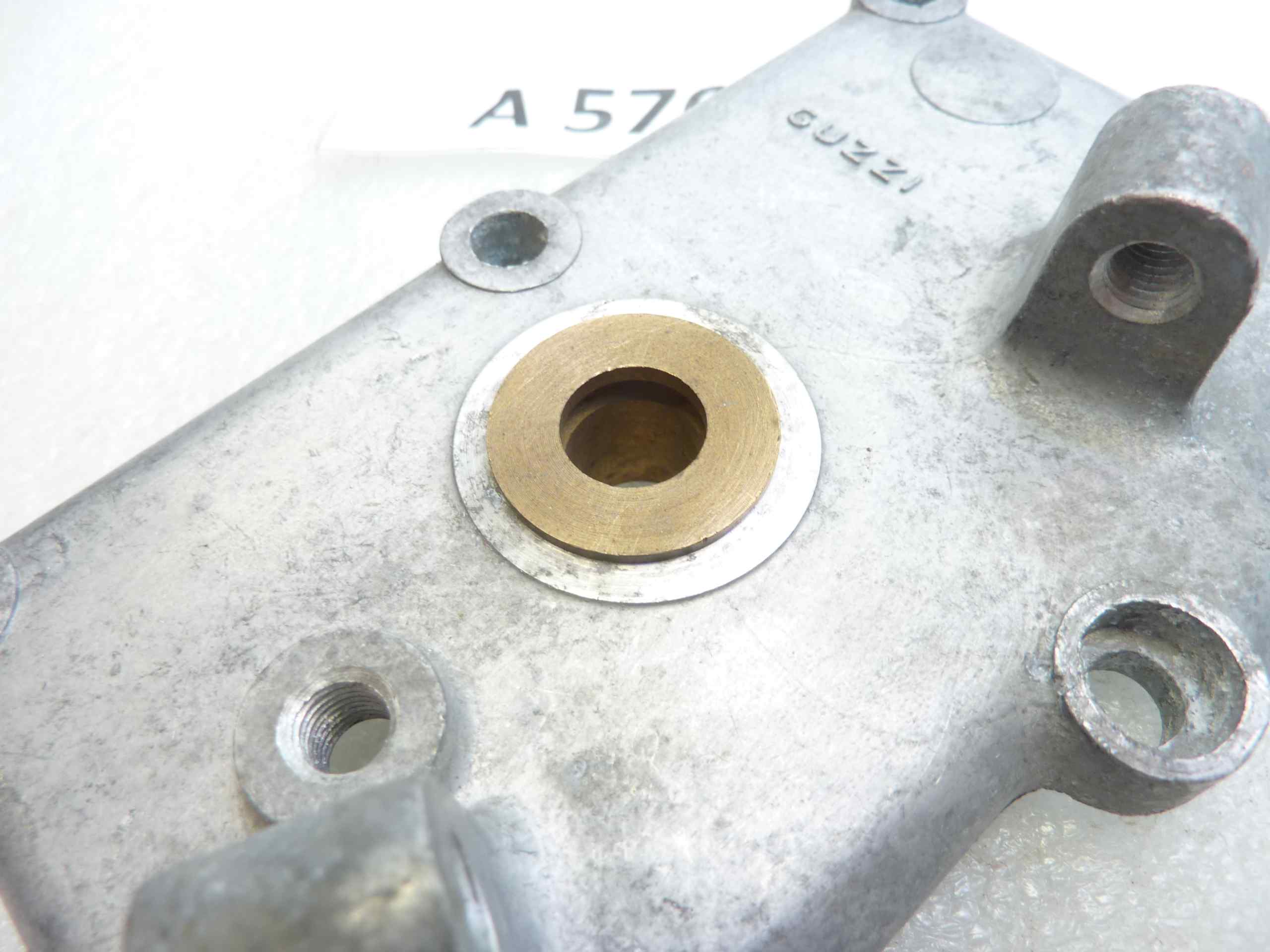 Coperchio posteriore basamento motre Guzzi Zigolo 110 cod 24032 24252200 nuovo fondo di magazzino - immagine 6