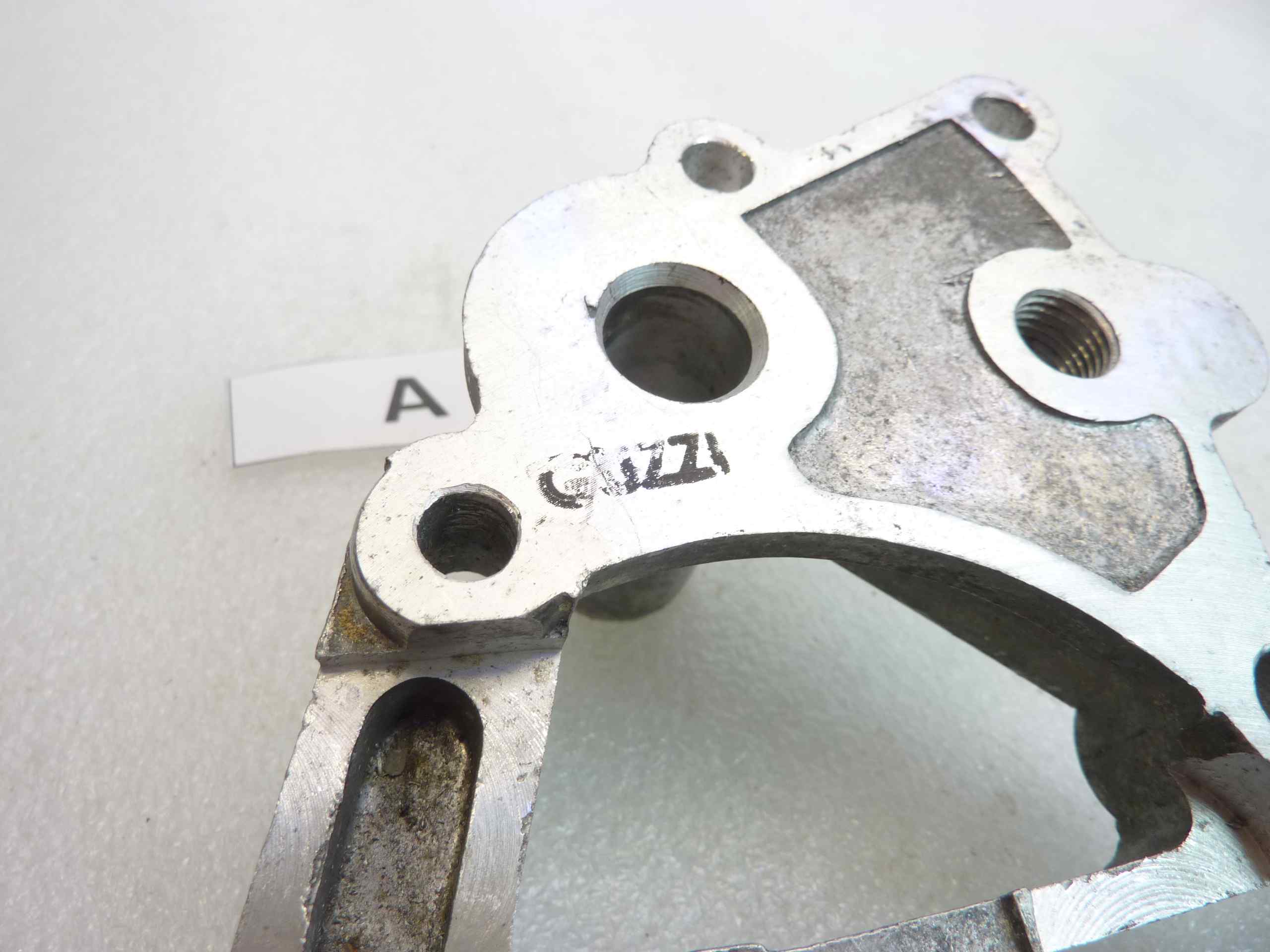 Staffa leva frizione motore Guzzi Stornello 125 4T 55090900 nuovo fondo di magazzino - immagine 5