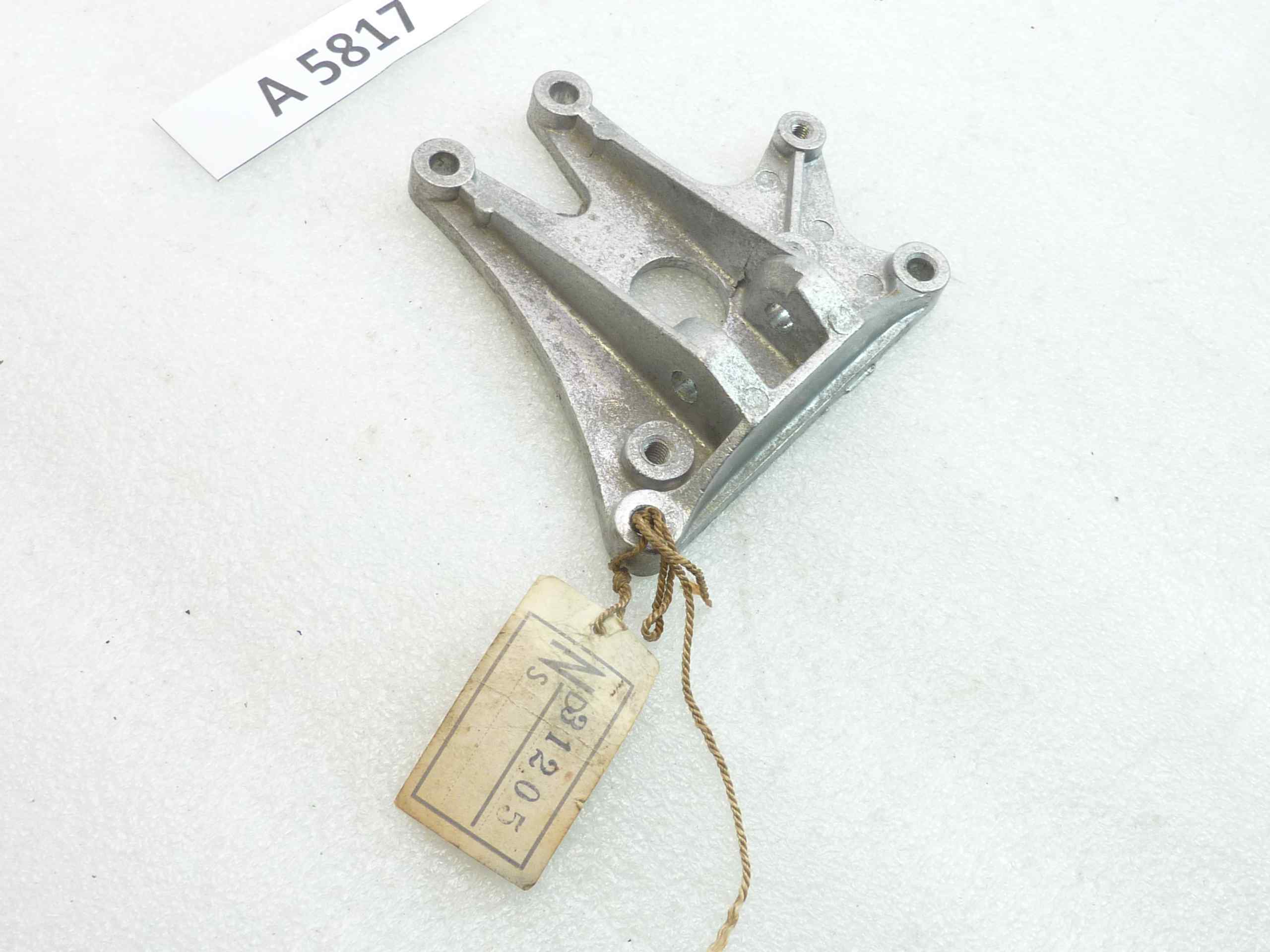 Carter staffa leva frizione motore Guzzi Lodola 235 Gran Turismo cod 31205 nuovo fondo di magazzino - immagine 2