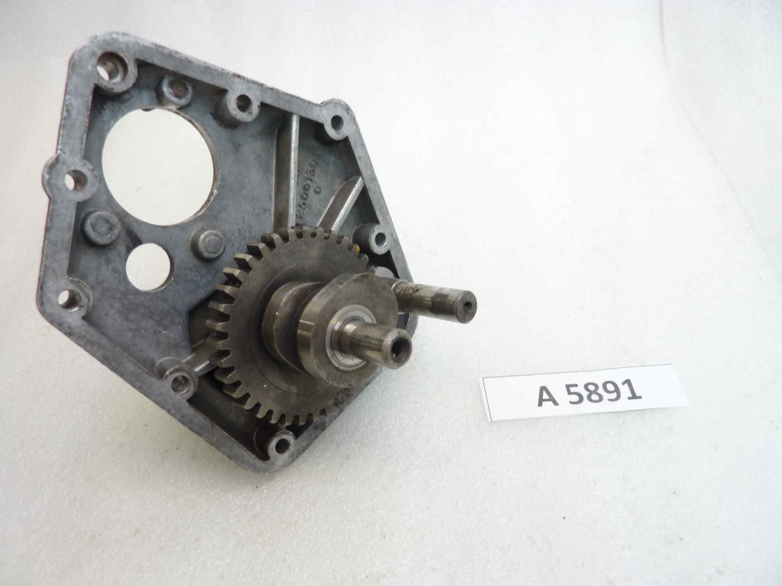 Coperchio carter Guzzi Motocarro Ercole 500 motore lato distribuzione cod 25001301 - immagine 5