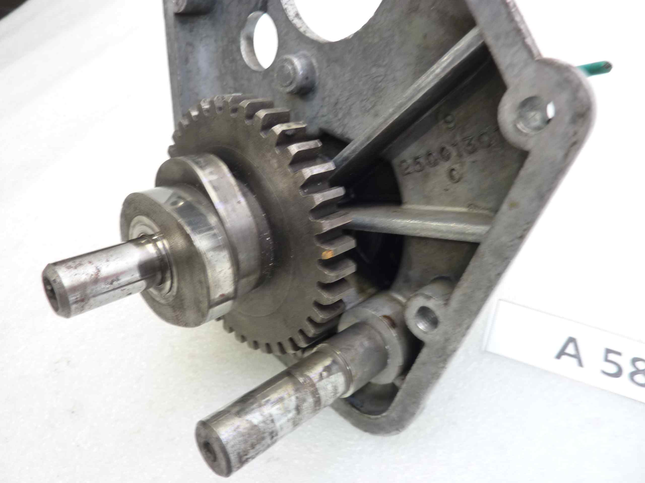 Coperchio carter Guzzi Motocarro Ercole 500 motore lato distribuzione cod 25001301 - immagine 6