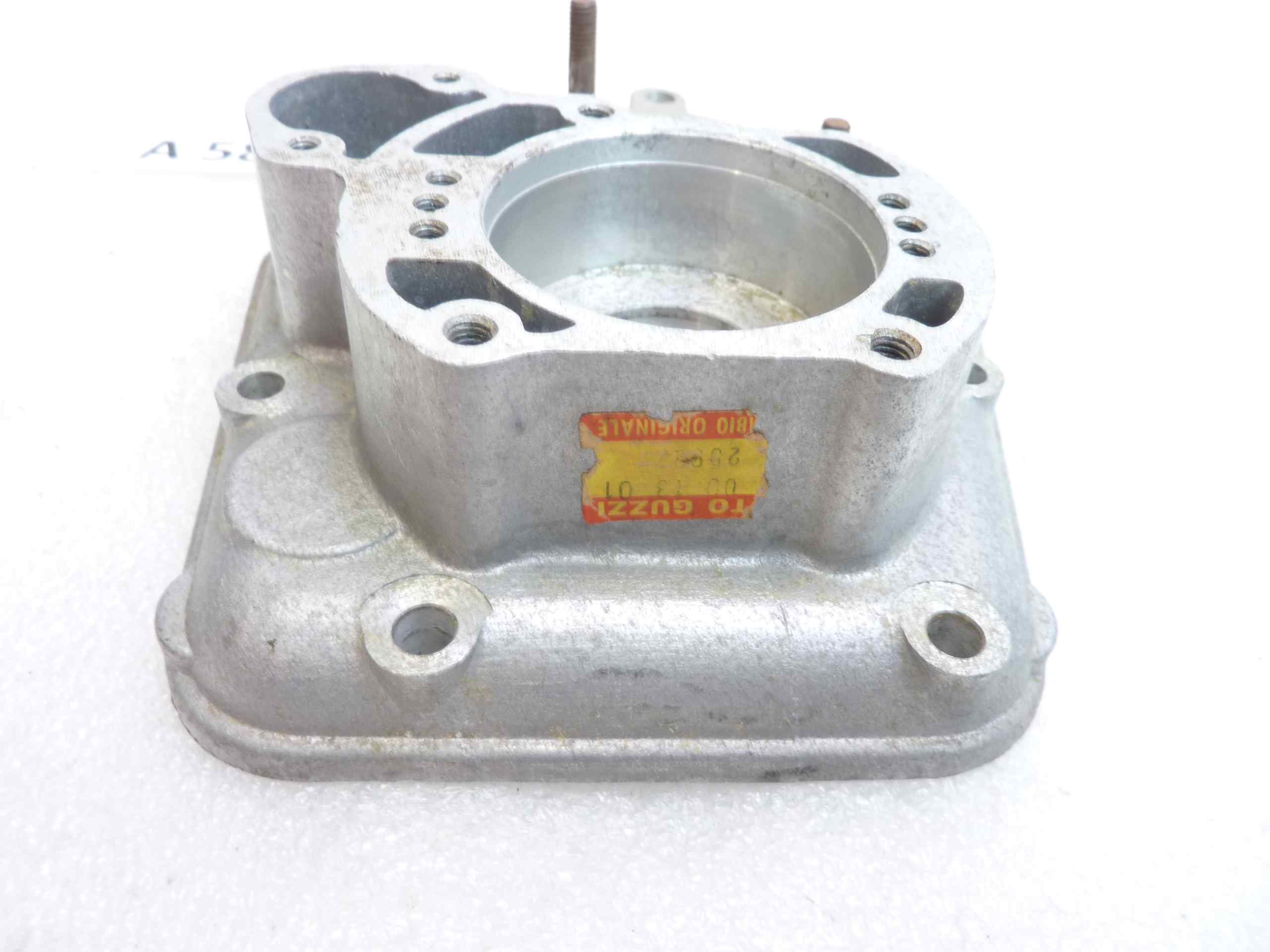 Coperchio carter Guzzi Motocarro Ercole 500 motore lato distribuzione cod 25001301 NUOVO fondo di magazzino - immagine 2
