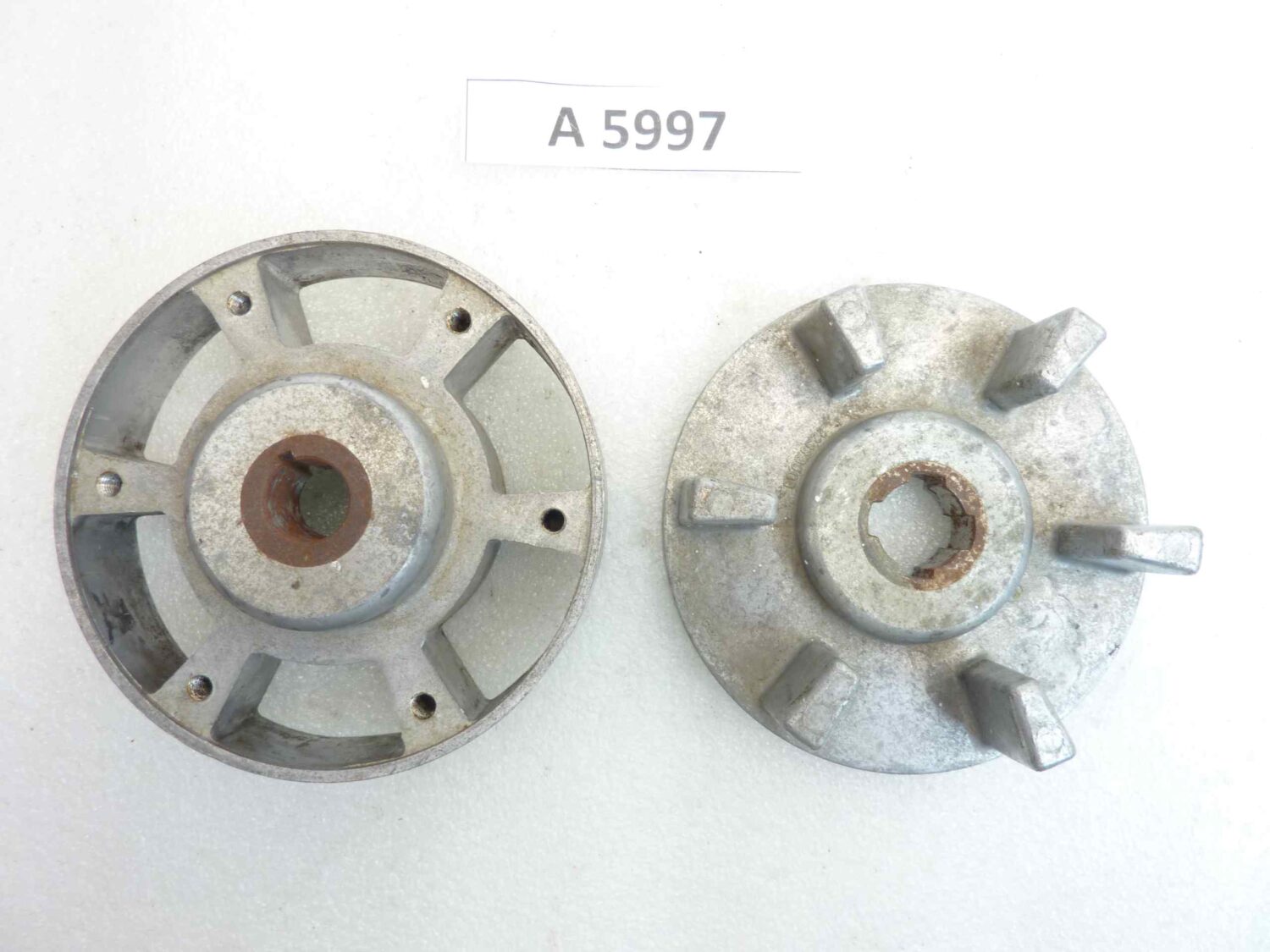 Corpo parastrappi Moto Guzzi cod 22338300 NUOVO fondo di magazzino