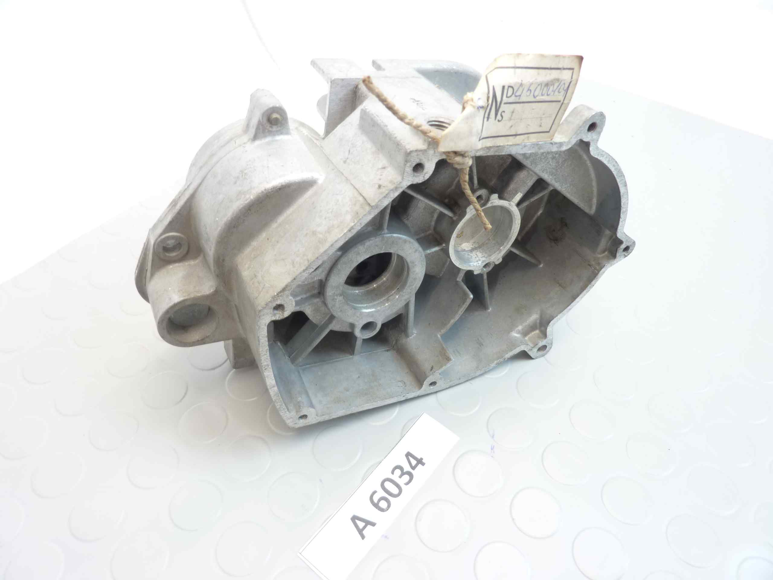 Carter basamento motore Guzzi Trotter 40 cod 45000101 NUOVO fondo di magazzino - immagine 2