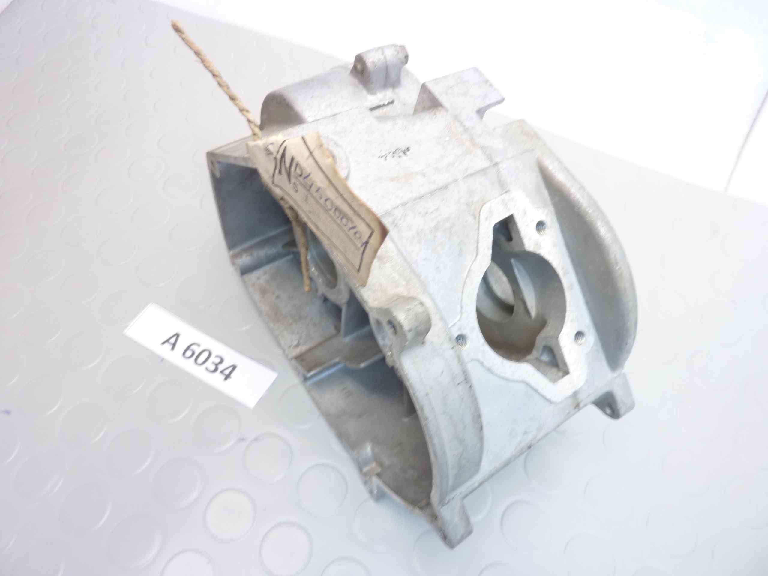 Carter basamento motore Guzzi Trotter 40 cod 45000101 NUOVO fondo di magazzino - immagine 3