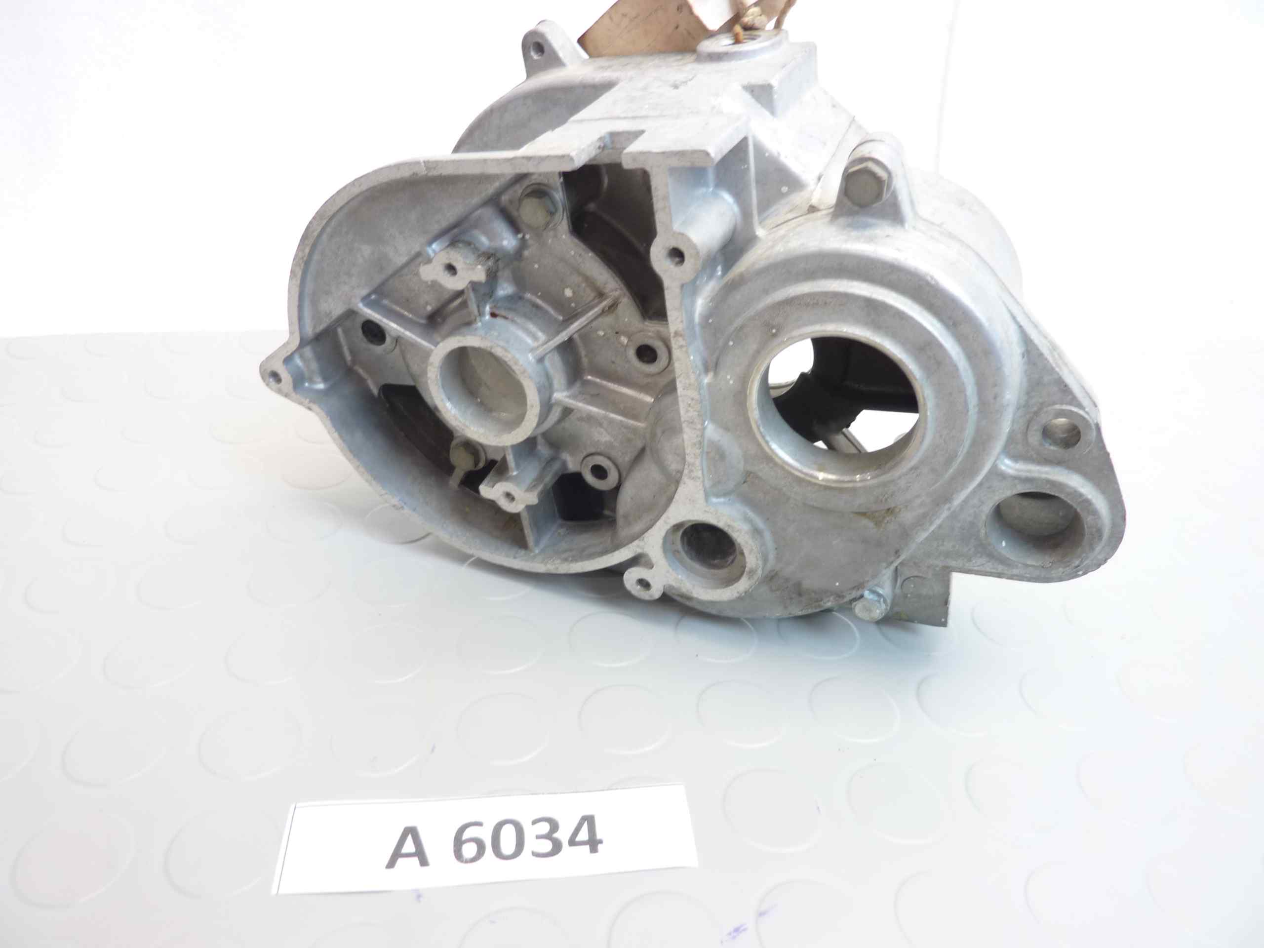 Carter basamento motore Guzzi Trotter 40 cod 45000101 NUOVO fondo di magazzino - immagine 4