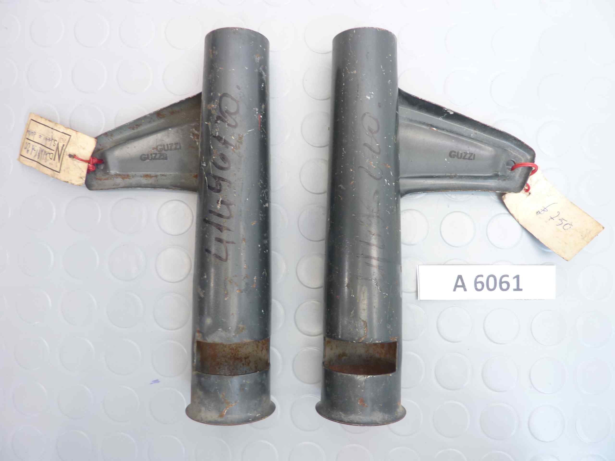 Staffe faro Guzzi Dingo Gran Turismo cod 41496120 41496220 foderi forcella NUOVO fondo di magazzino