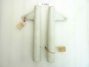 Staffe faro Guzzi Dingo Cross 1966 foderi forcella NUOVO fondo di magazzino