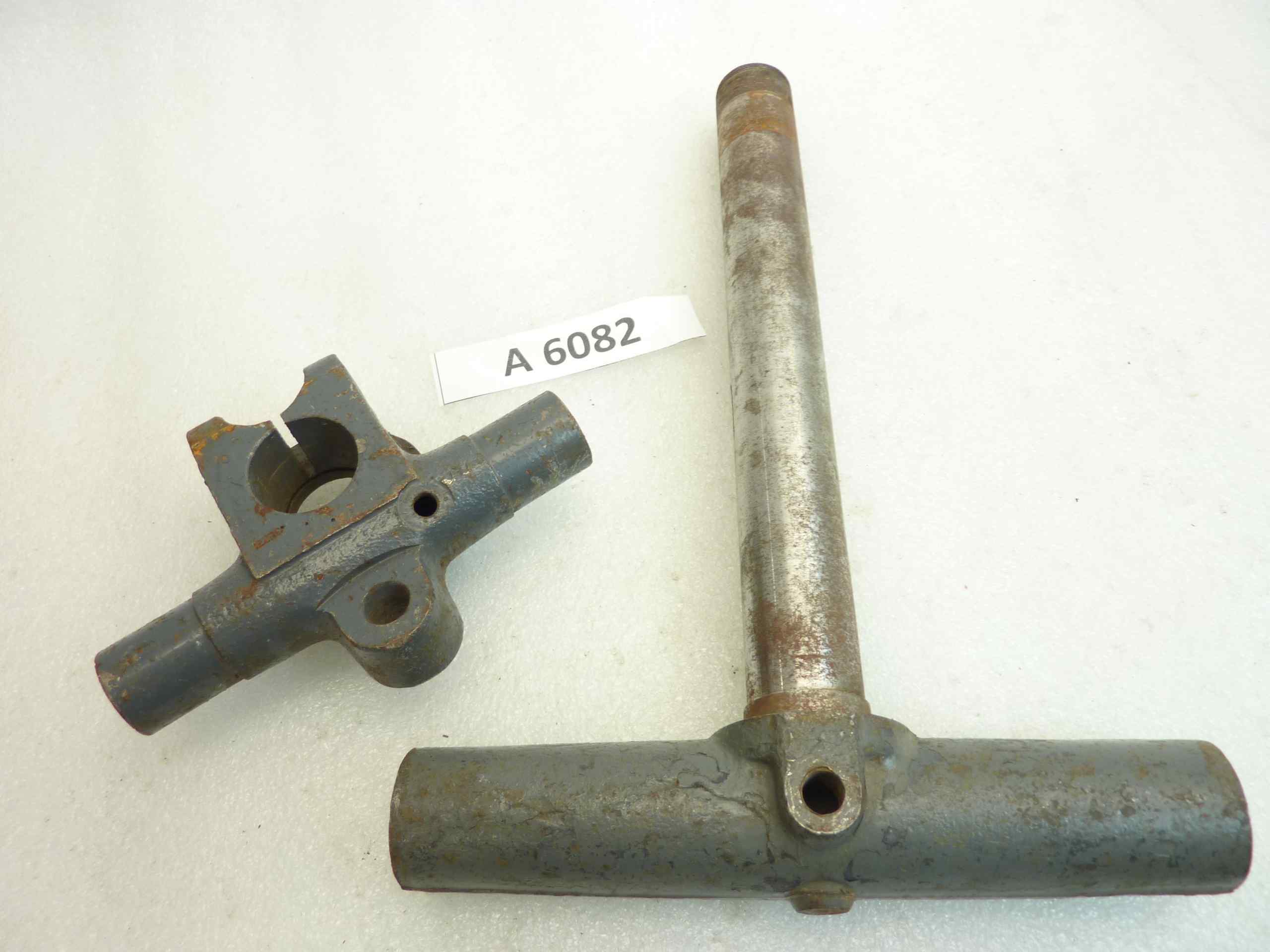 Base sterzo testa Guzzi Ercole forcella anteriore cod 25510201 25512501 boccole da 16 mm la base e 14 mm la testa nuovo fondo di magazzino