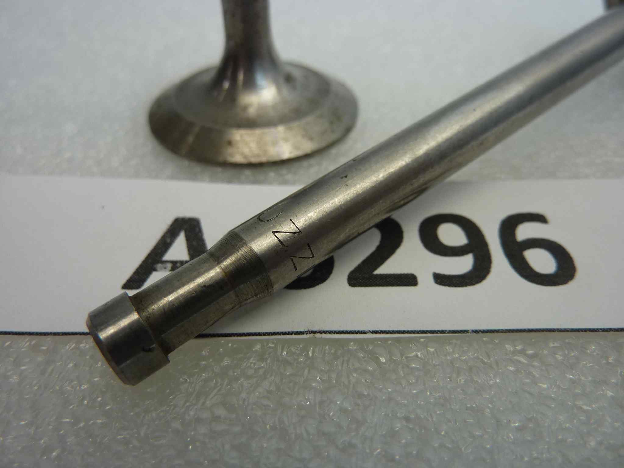 Coppia Valvole Guzzi 850 testa diam 32 mm - stelo diam 7 mm- lungh. Tot. 103 mm aspirazione o scarico nuovo fondo di magazzino - immagine 2