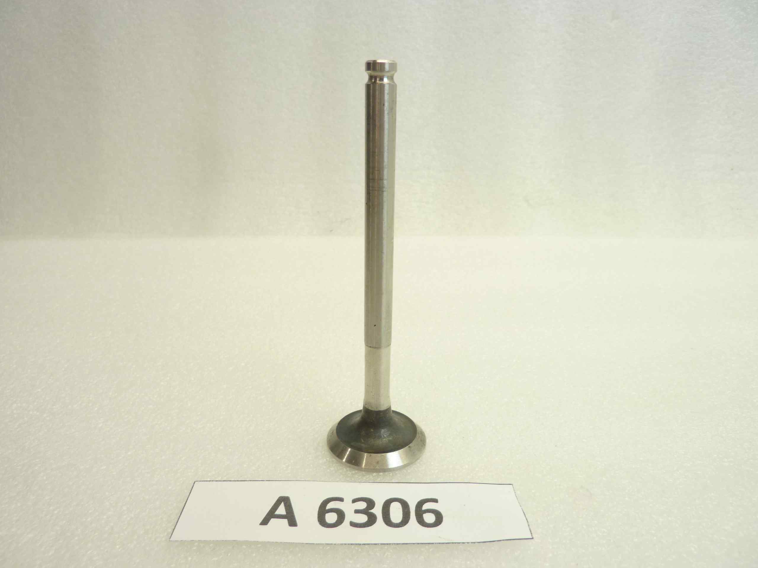Valvola Honda testa diam 30,5 mm - stelo diam 8 mm- lungh. Tot. 109 mm aspirazione o scarico nuovo fondo di magazzino