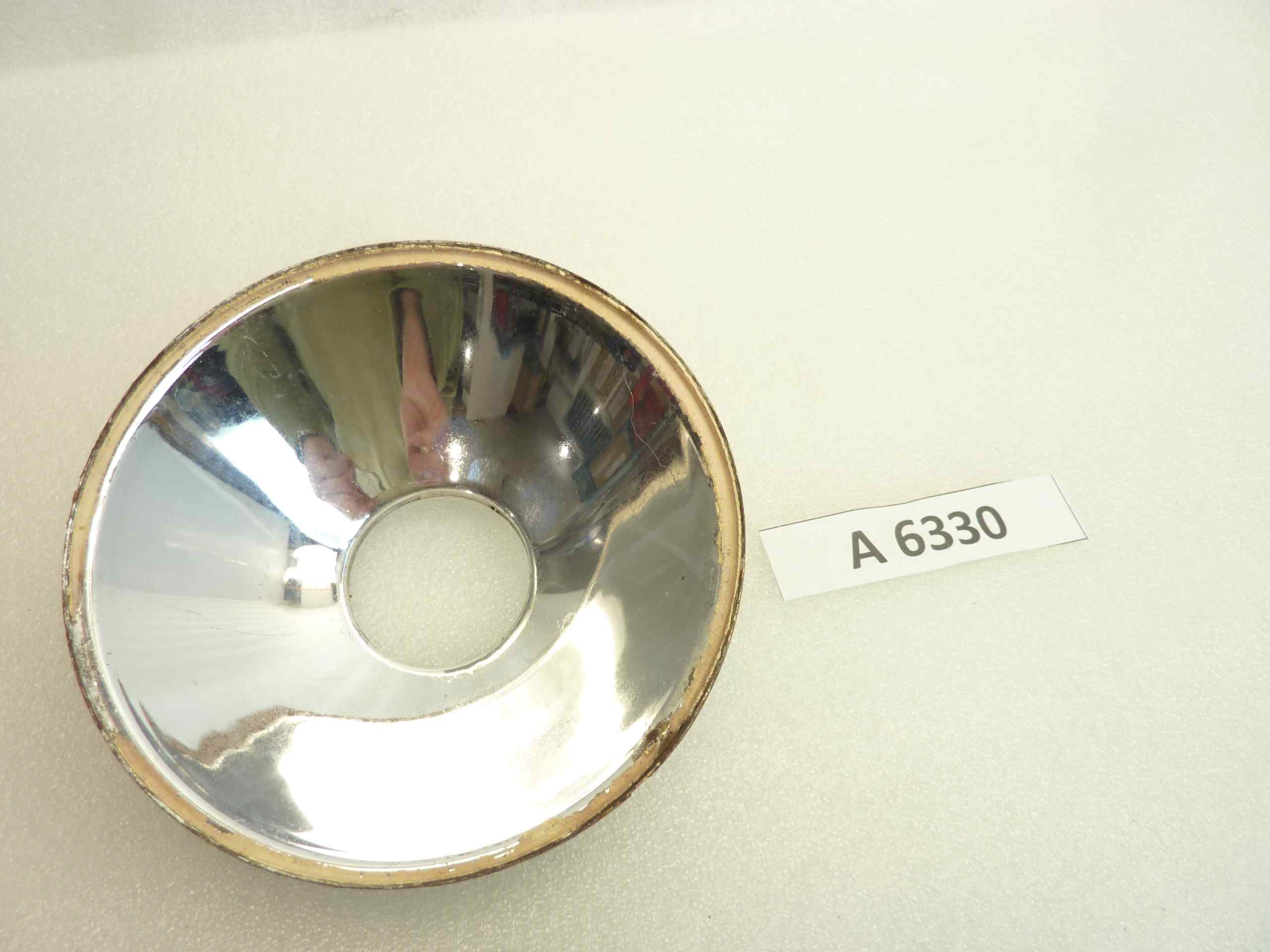 Parabola faro Aprilia cod 2938 diam sede vetro 135 mm - diam foro 44 mm moto auto epoca