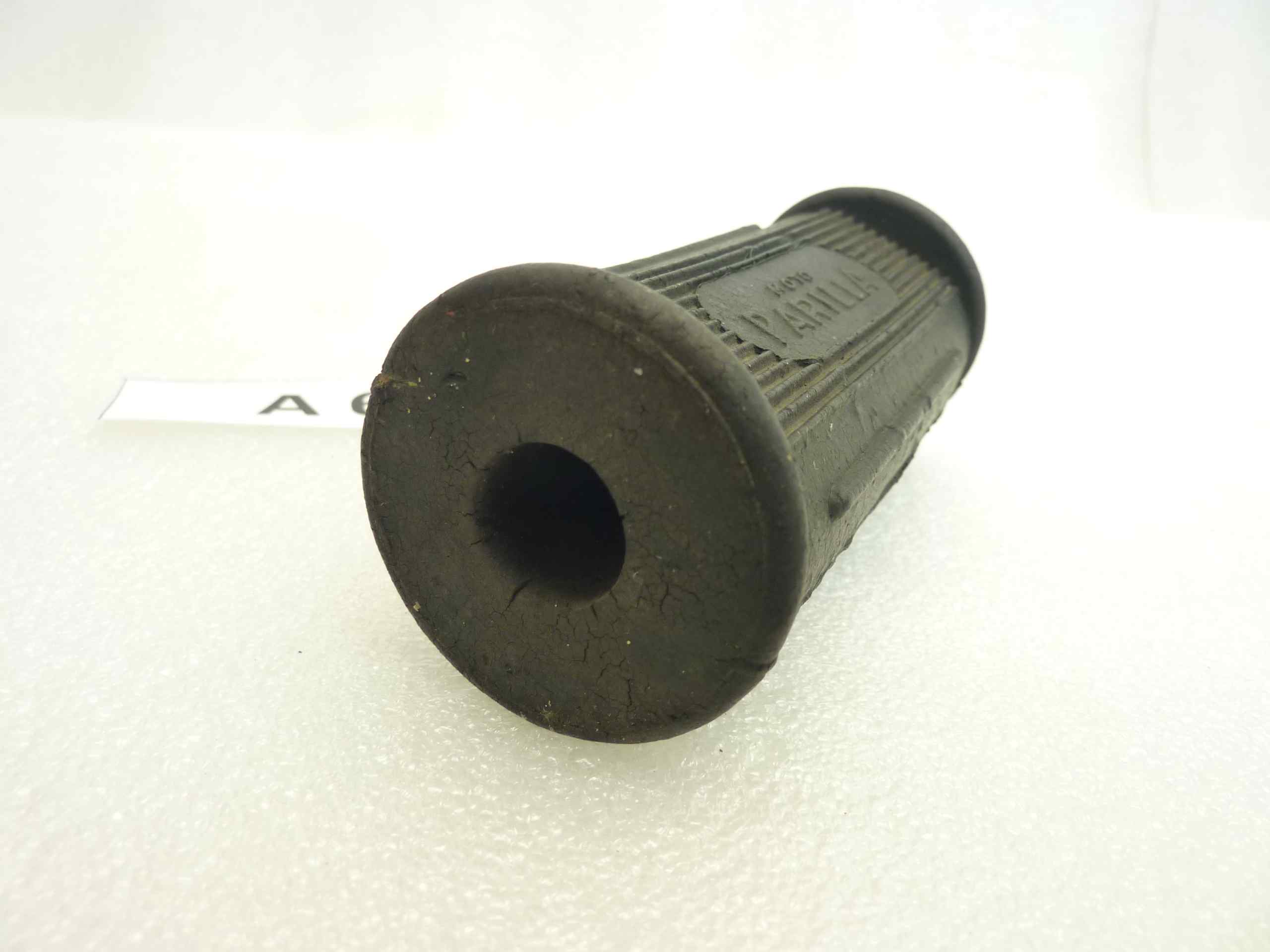 Gomma pedana poggiapiedi Parilla largh 42 mm alt 29 mm lungh 106 mm diam foro 14 mm nuovo fondo di magazzino - immagine 5