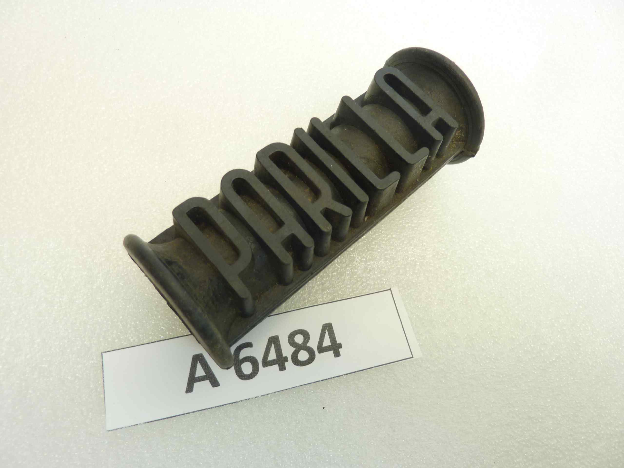 Gomma pedana poggiapiedi Parilla largh 34 mm alt 32 mm lungh 103 mm diam foro 11 mm - immagine 4