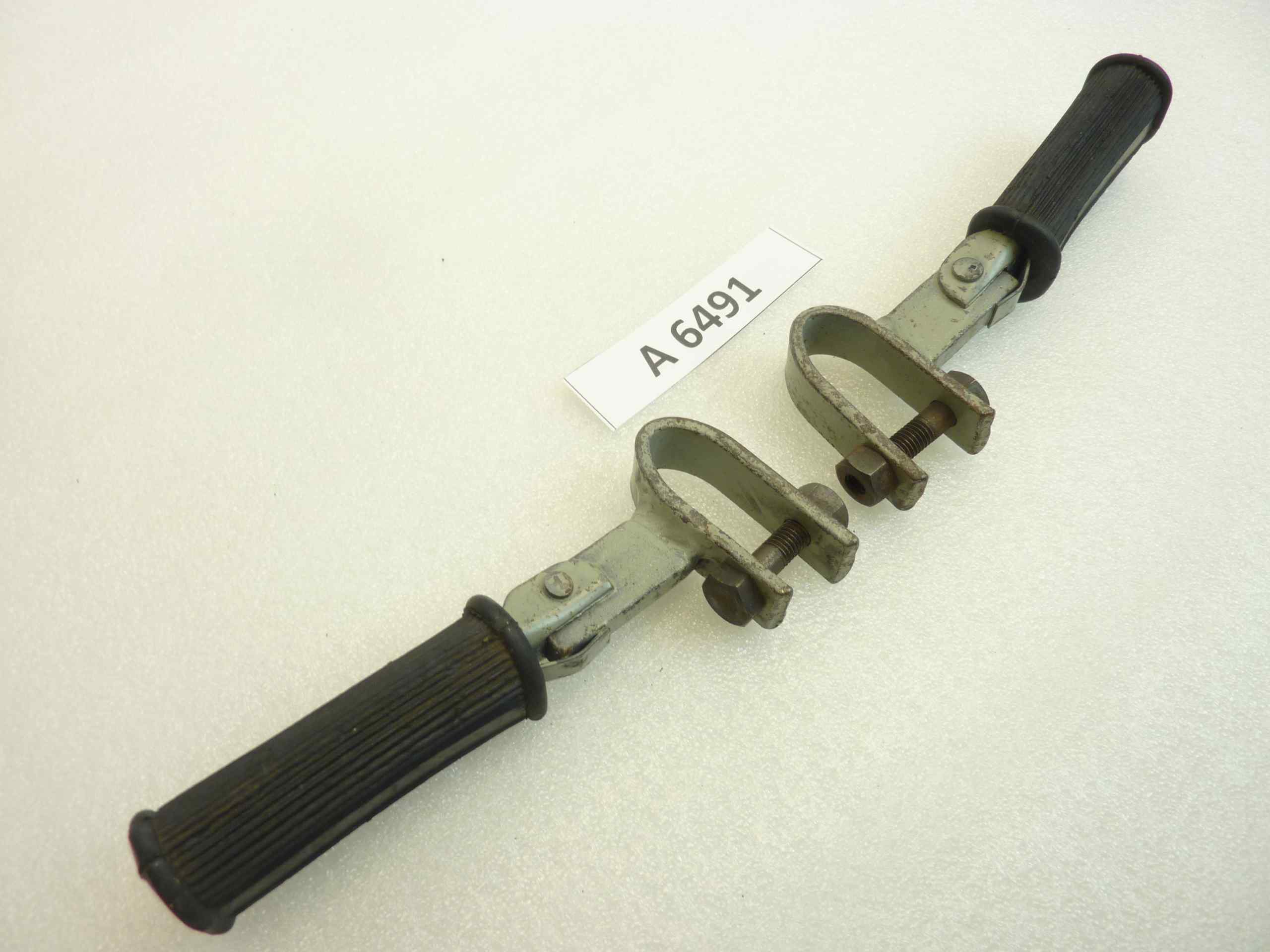 Pedane poggiapiedi moto epoca universali lungh pedana 110 mm - largh interna 20 mm coppia nuovo fondo di magazzino - immagine 2