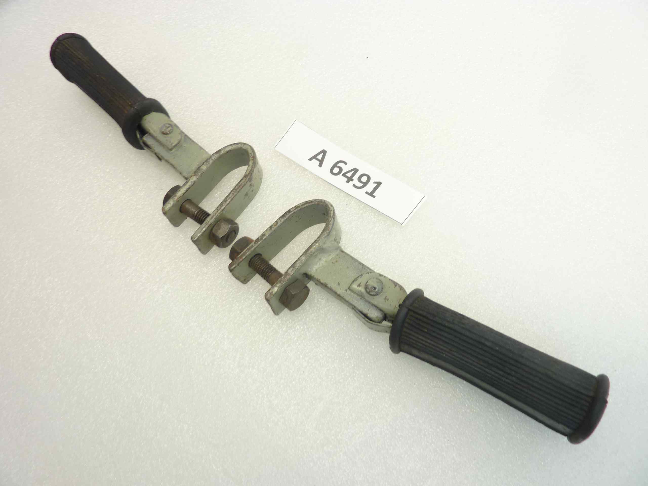 Pedane poggiapiedi moto epoca universali lungh pedana 110 mm - largh interna 20 mm coppia nuovo fondo di magazzino - immagine 3