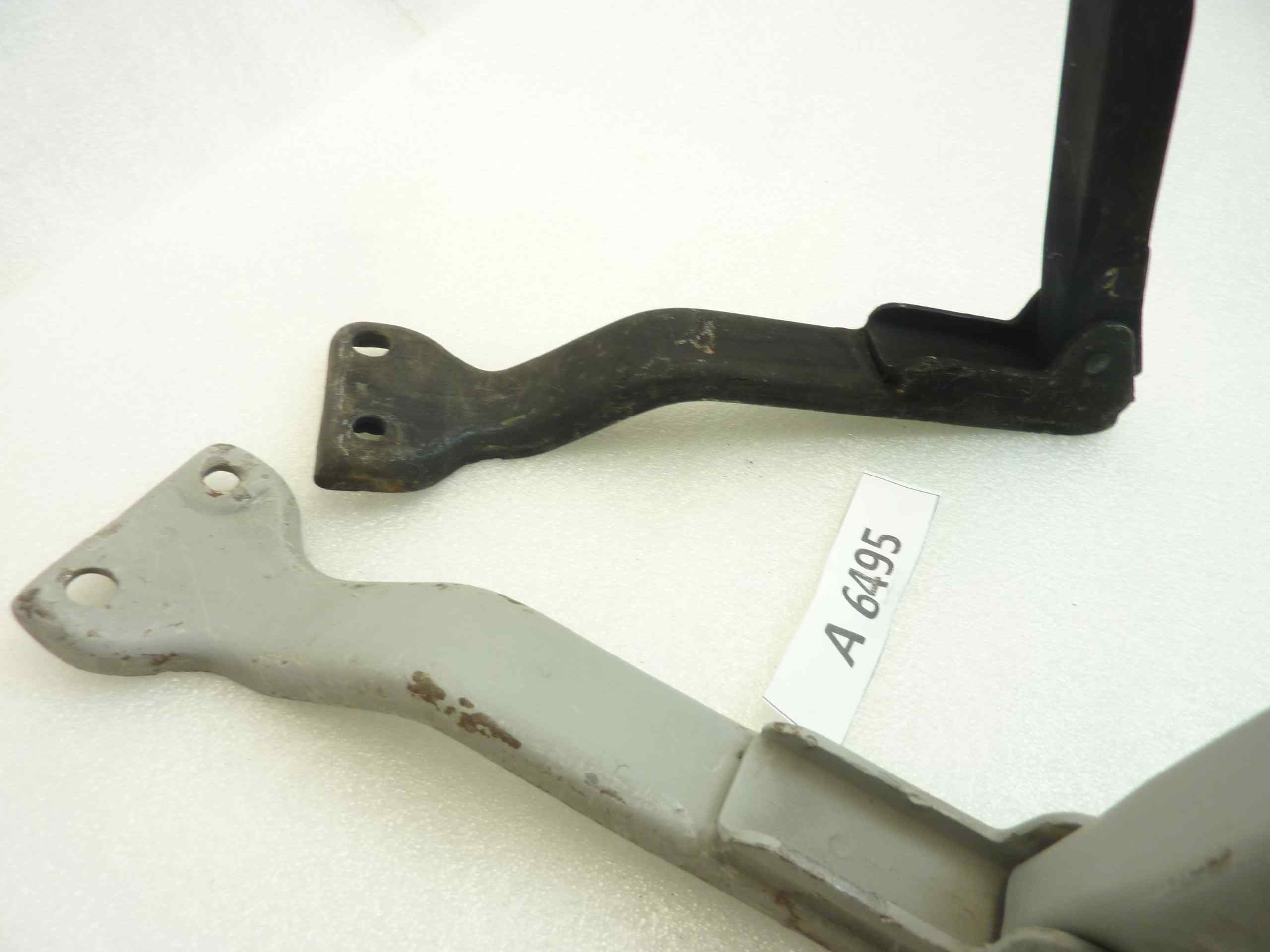 Pedane Guzzi Superalce poggiapiedi posteriori T9556 T9555 coppia da riverniciare nuovo fondo di magazzino - immagine 3