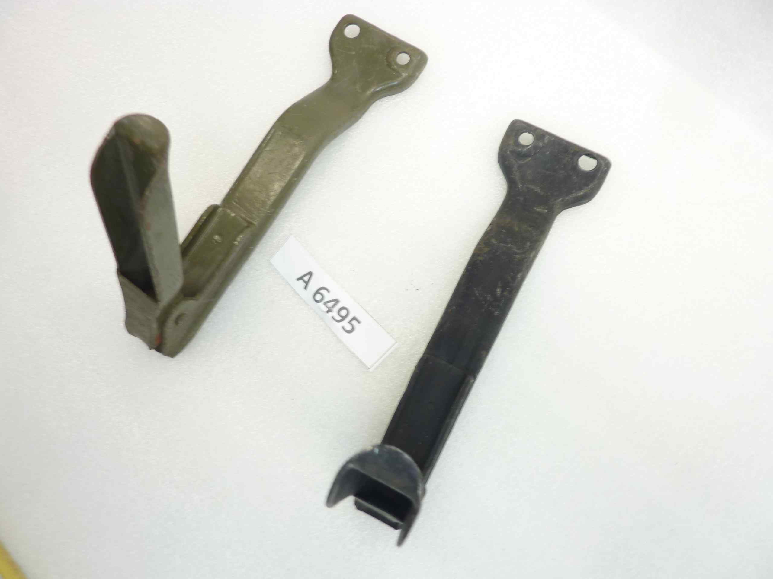 Pedane Guzzi Superalce poggiapiedi posteriori T9556 T9555 coppia da riverniciare nuovo fondo di magazzino - immagine 5